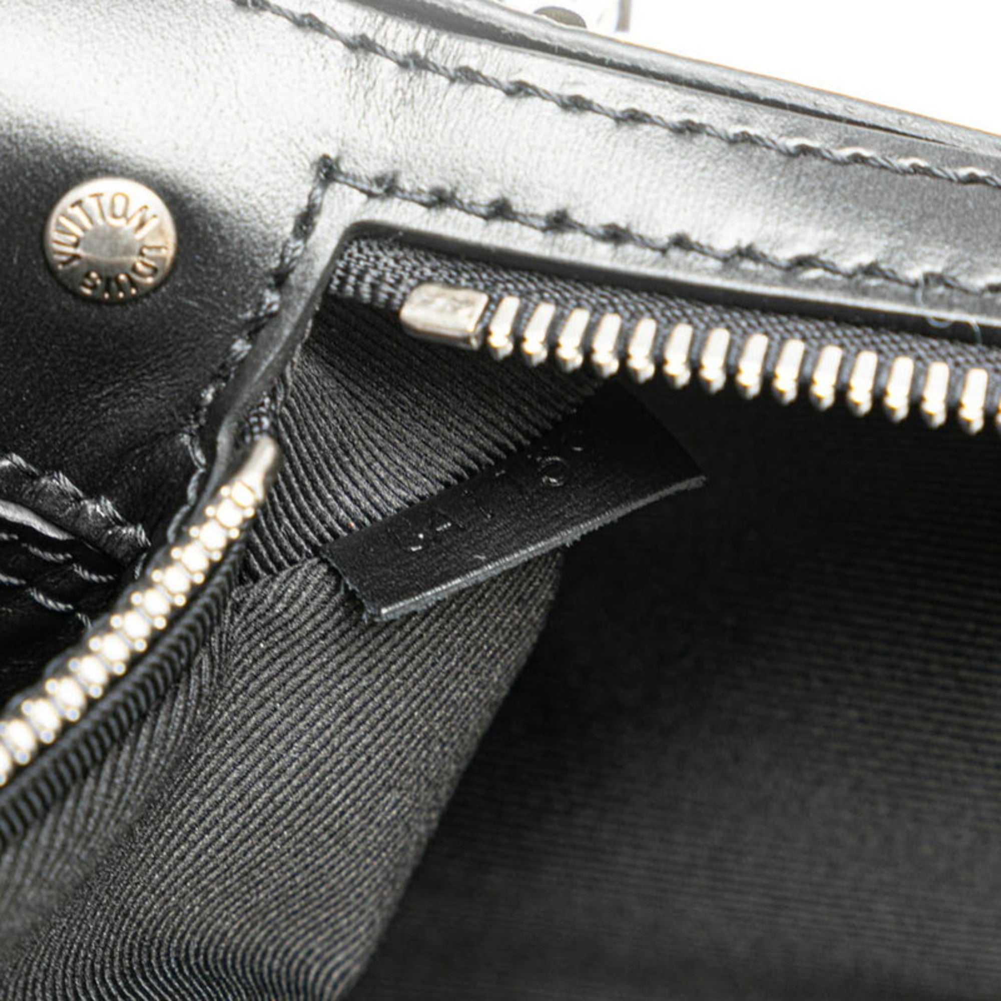 Louis Vuitton Black Leather Shoulder Bag (Pre-Owned)