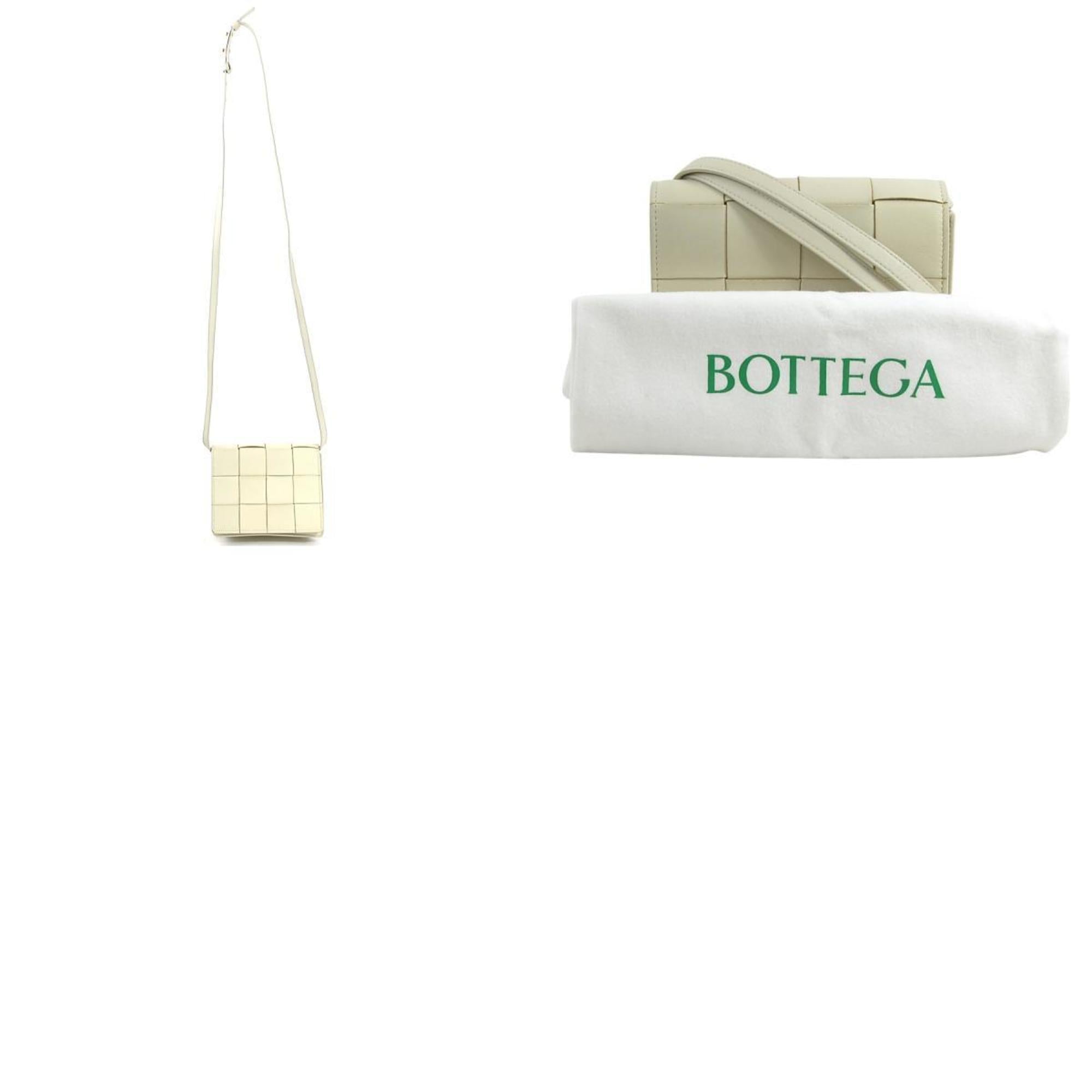 Bottega Veneta Ivory Leather Shoulder Bag (Pre-Owned)