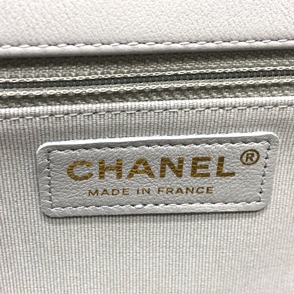 Chanel Gray Leather Shoulder Bag (Pre-Owned)