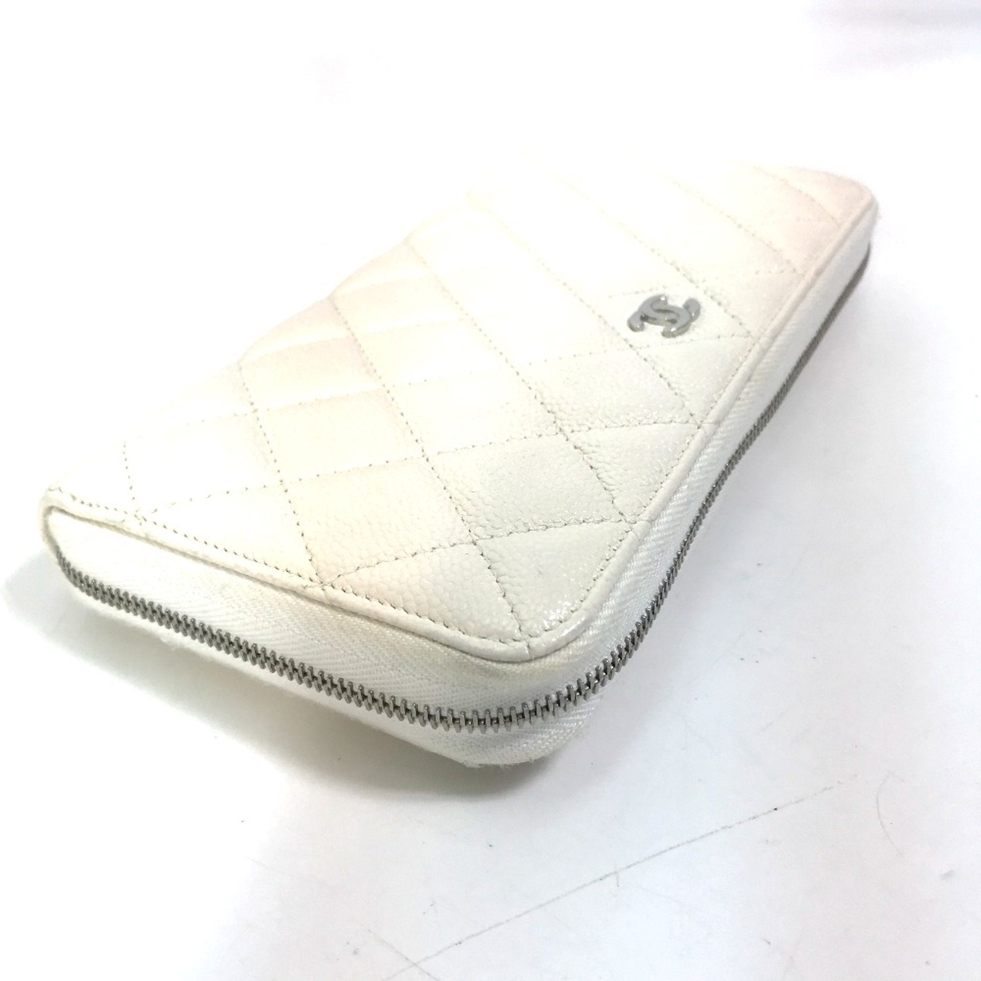 Chanel White Leather Long Wallet (Bi-Fold) (Pre-Owned)