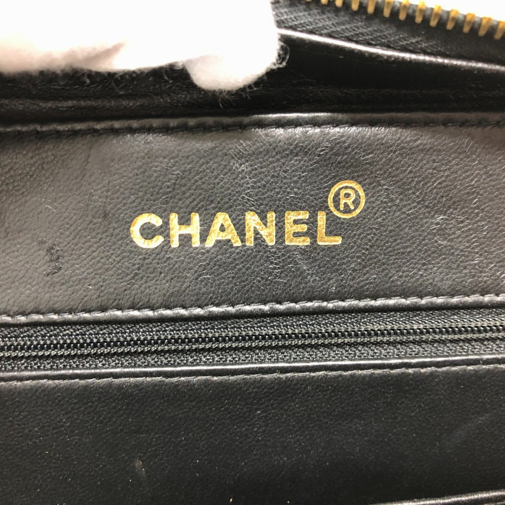 Chanel Black Patent Leather Handbag (Pre-Owned)