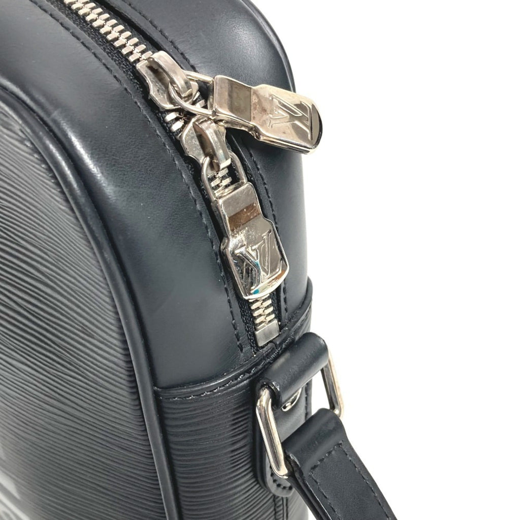 Louis Vuitton Black Epi Leather Pochette Shoulder Bag (Pre-Owned)
