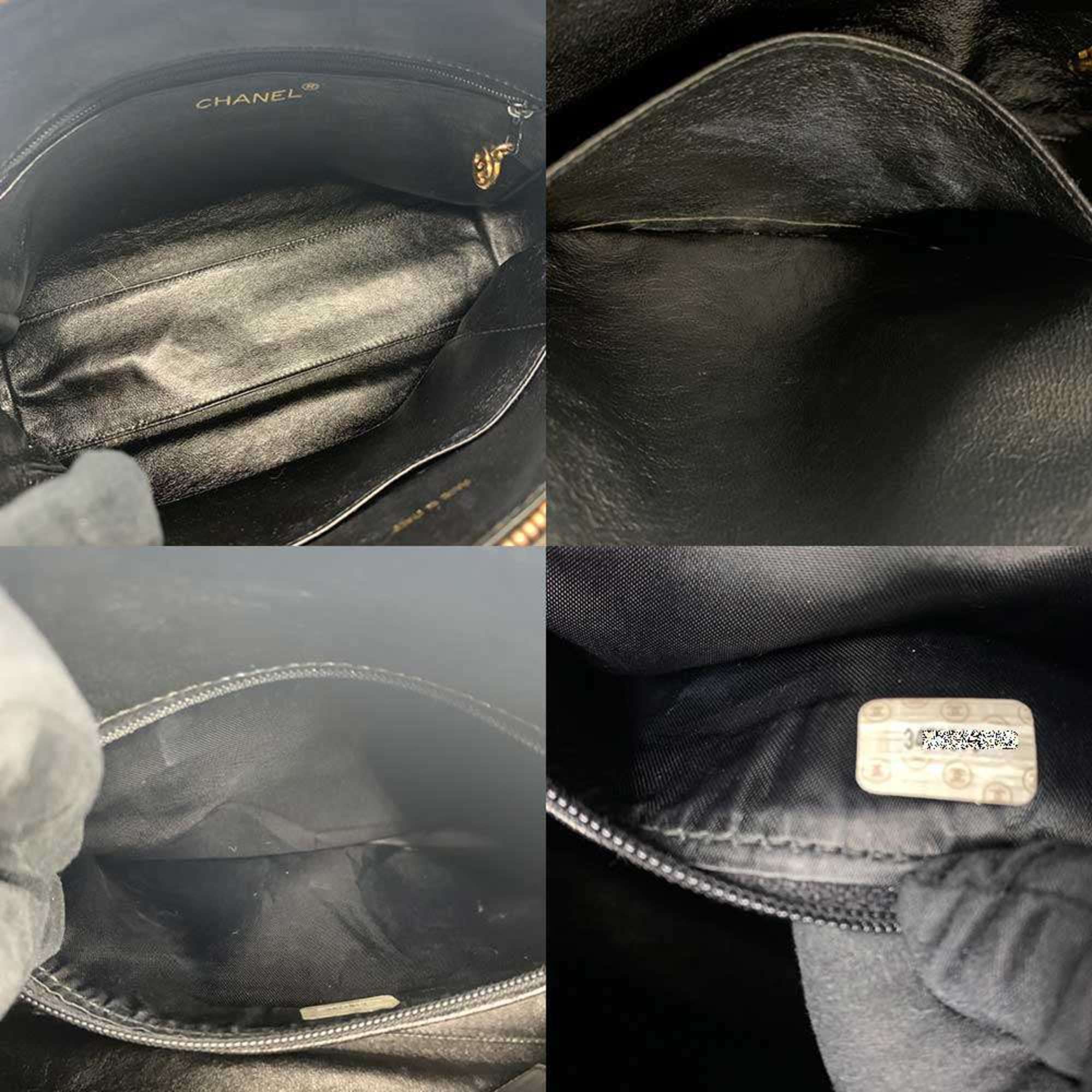 Chanel Matelasse Black Leather Shoulder Bag (Pre-Owned)