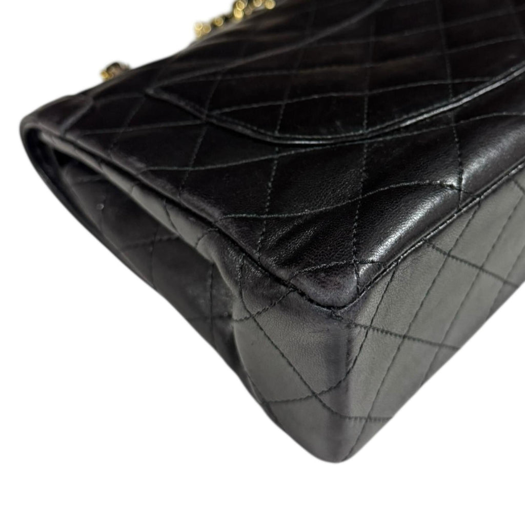 Chanel Black Leather Shoulder Bag (Pre-Owned)