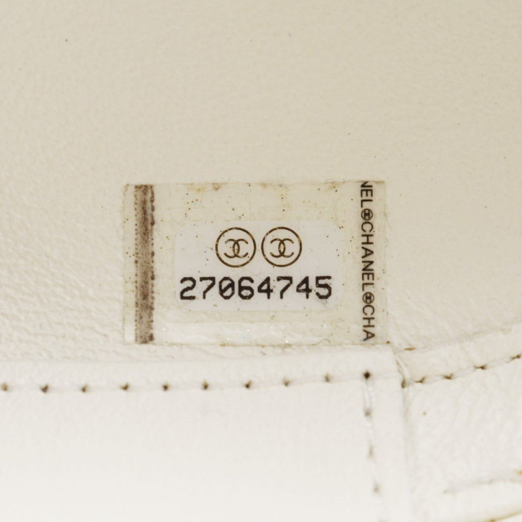 Chanel White Leather Shoulder Bag (Pre-Owned)
