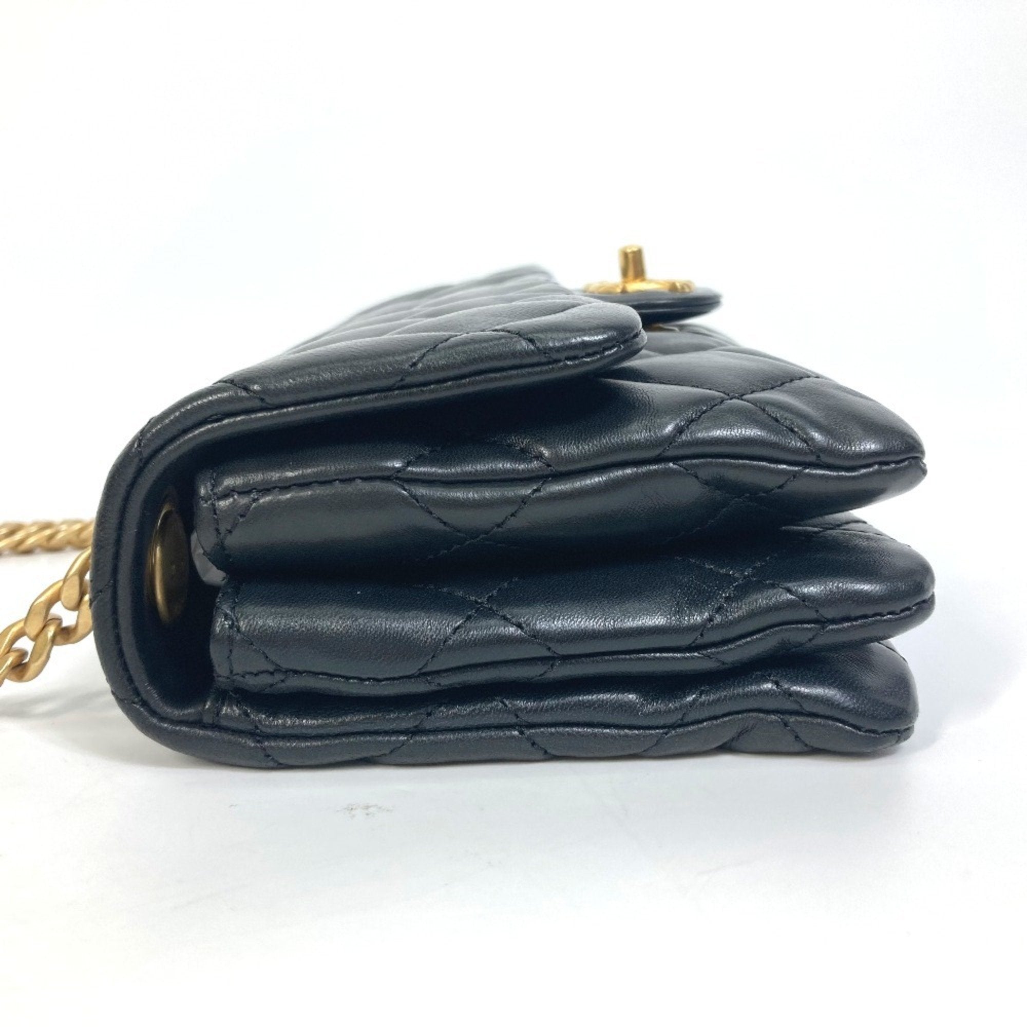 Chanel Black Leather Shoulder Bag (Pre-Owned)