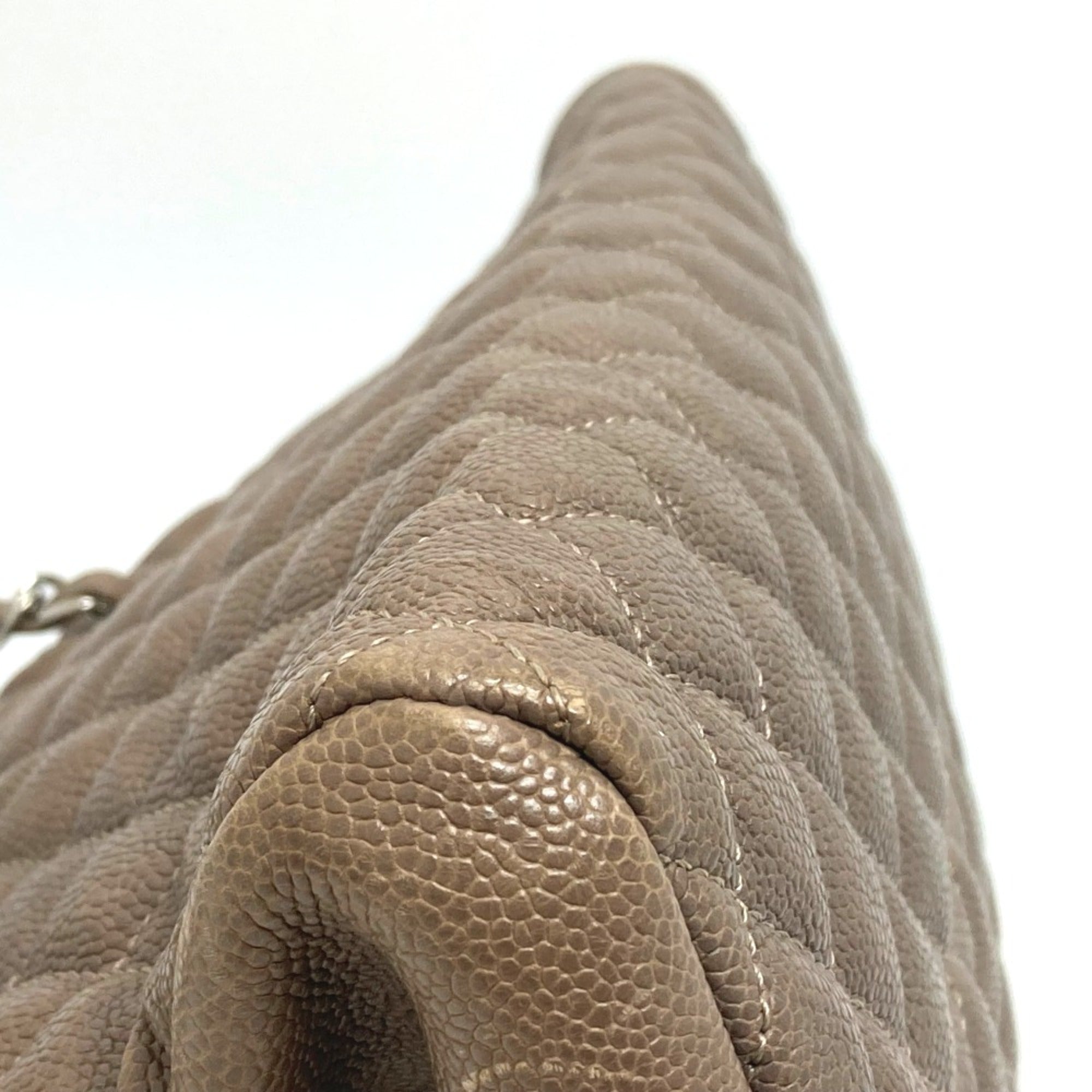 Chanel Brown Leather Shoulder Bag (Pre-Owned)