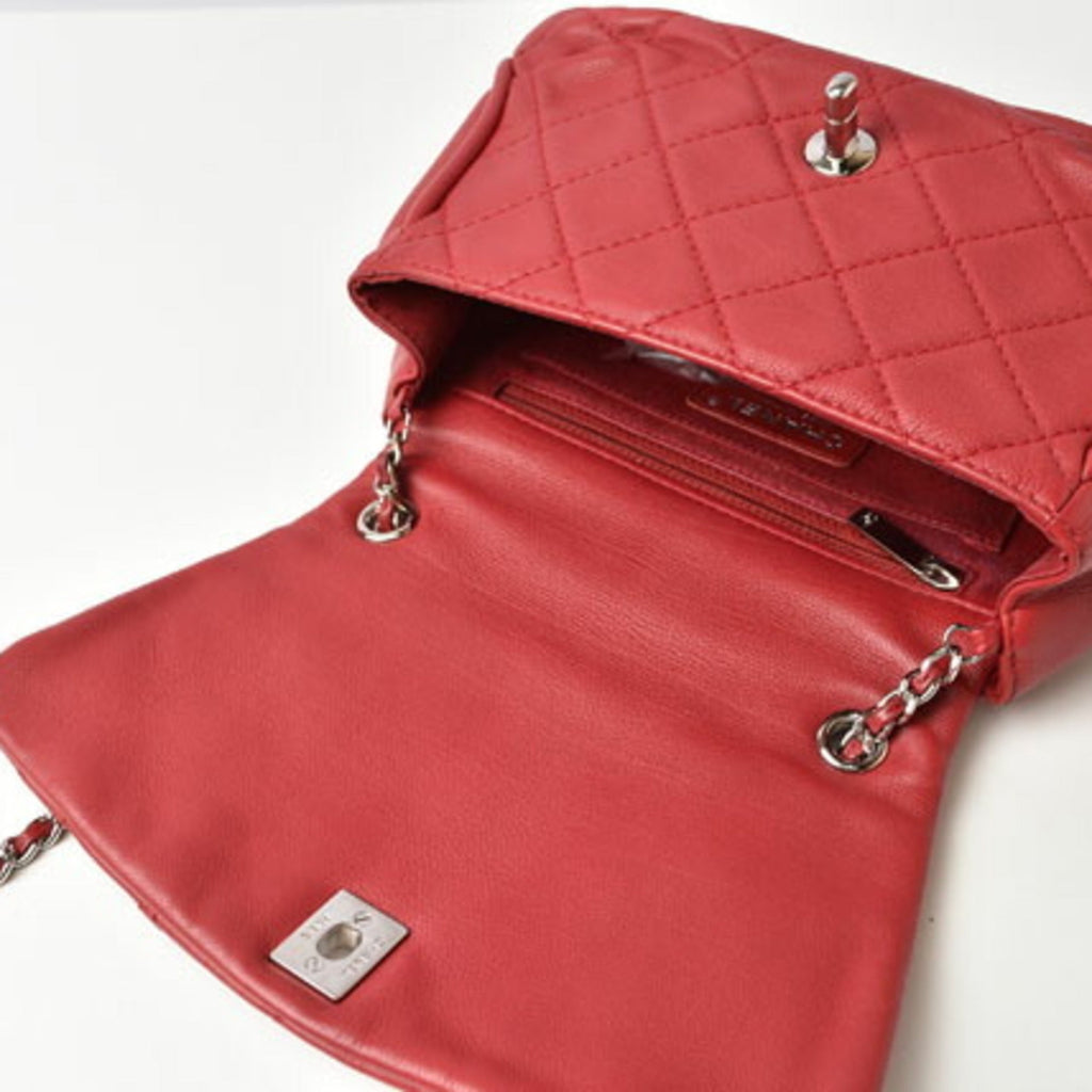 Chanel Red Color Leather Shoulder Bag (Pre-Owned)