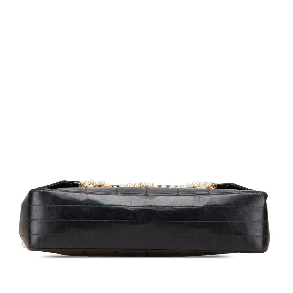 Chanel Black Leather Shoulder Bag (Pre-Owned)