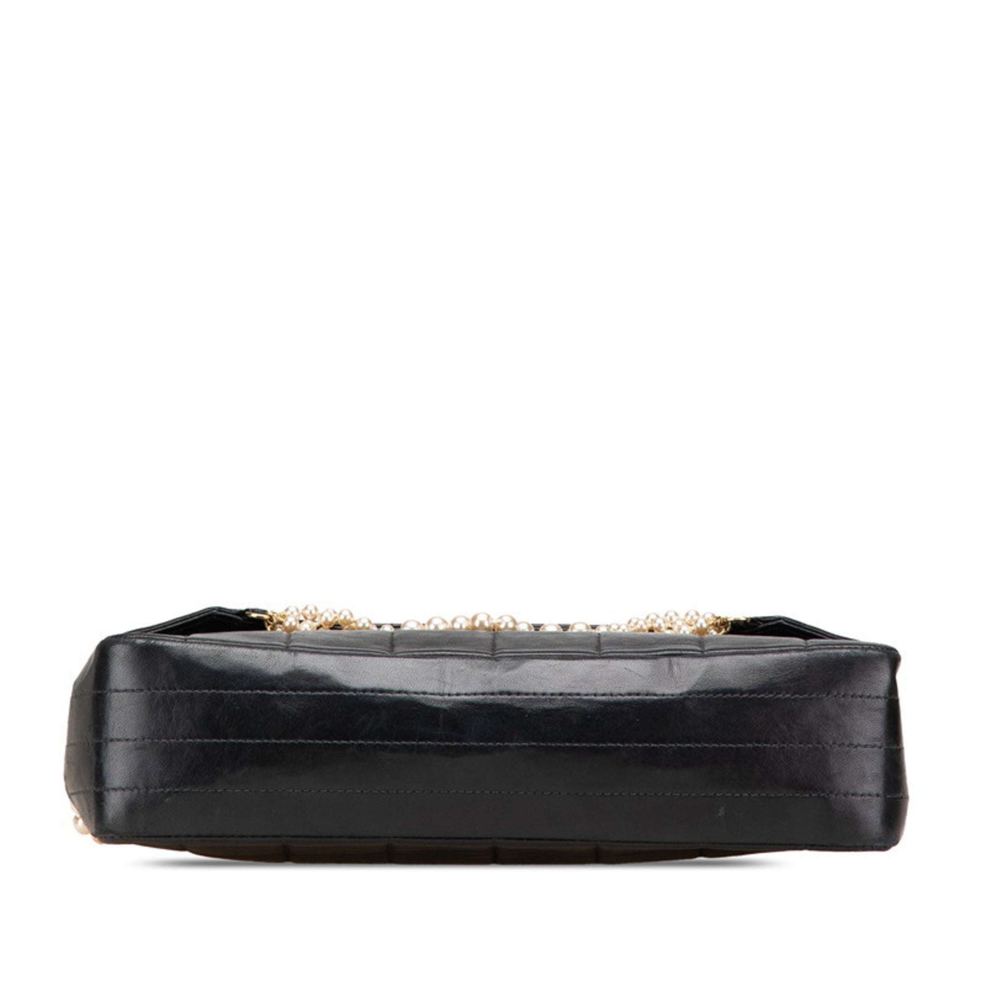 Chanel Black Leather Shoulder Bag (Pre-Owned)