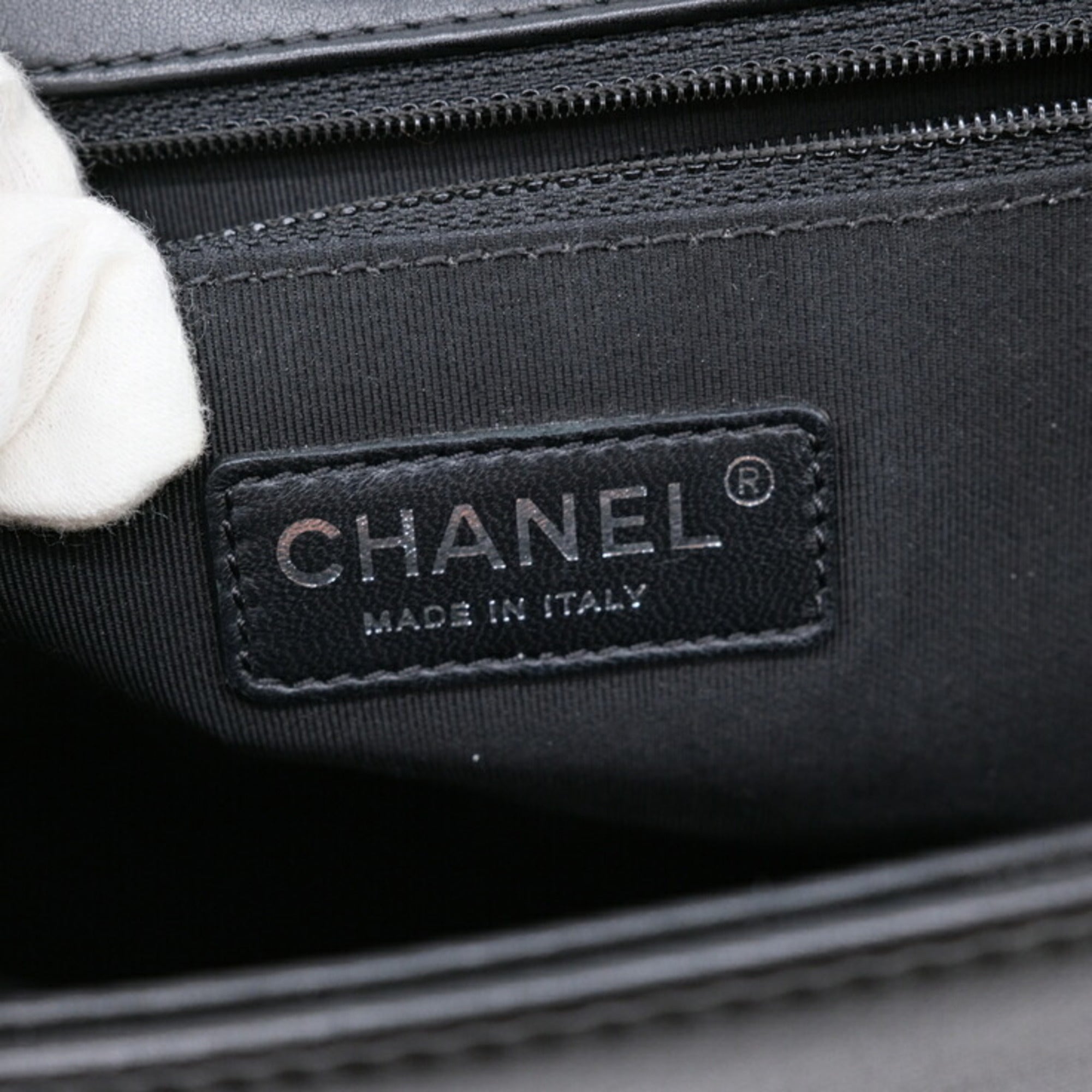 Chanel Boy Chanel Black White Leather Shoulder Bag (Pre-Owned)