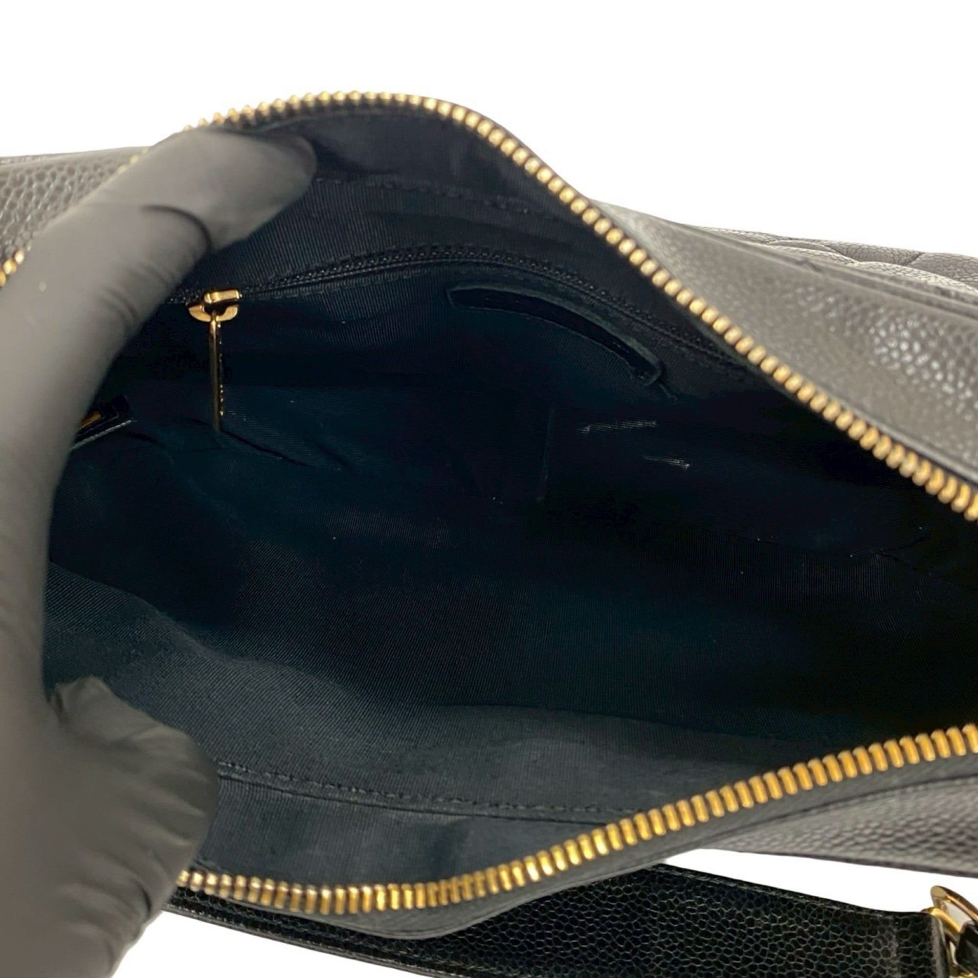 Chanel Black Grained Calfskin Handbag Shoulder Bag (Pre-Owned)
