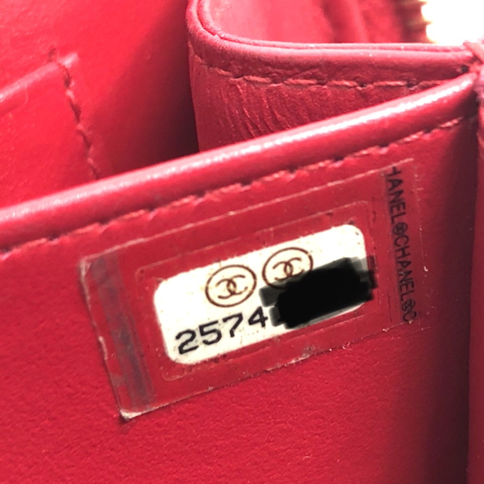 Chanel Red Leather Shoulder Bag (Pre-Owned)