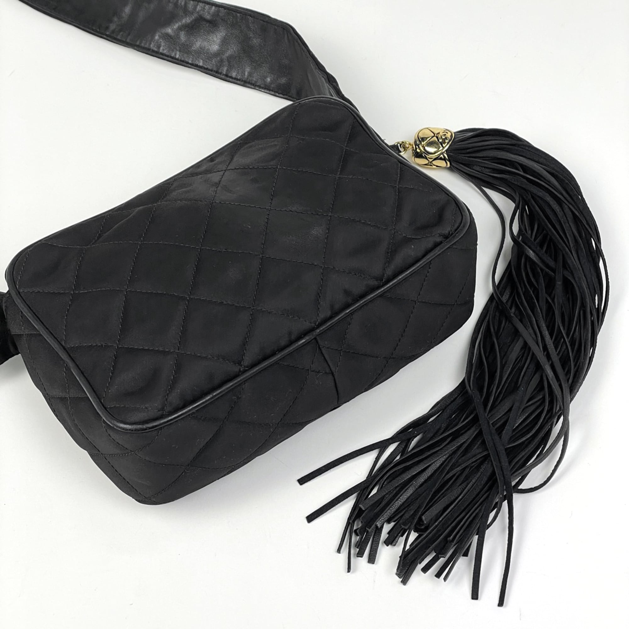 Chanel Matelasse Black Fabric Leather Shoulder Bag (Pre-Owned)