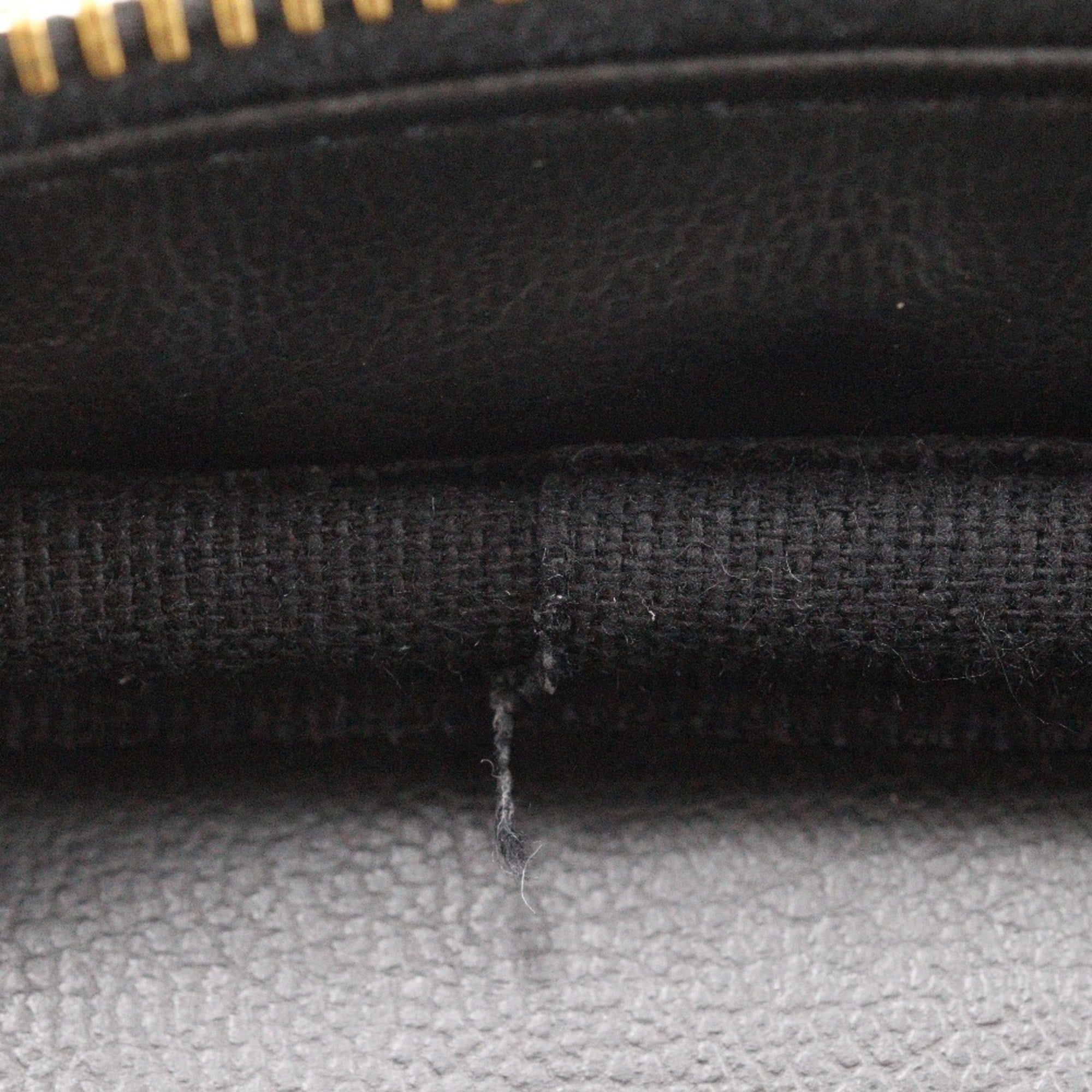 Chanel Caviar Skin Black Caviar Leather Handbag (Pre-Owned)