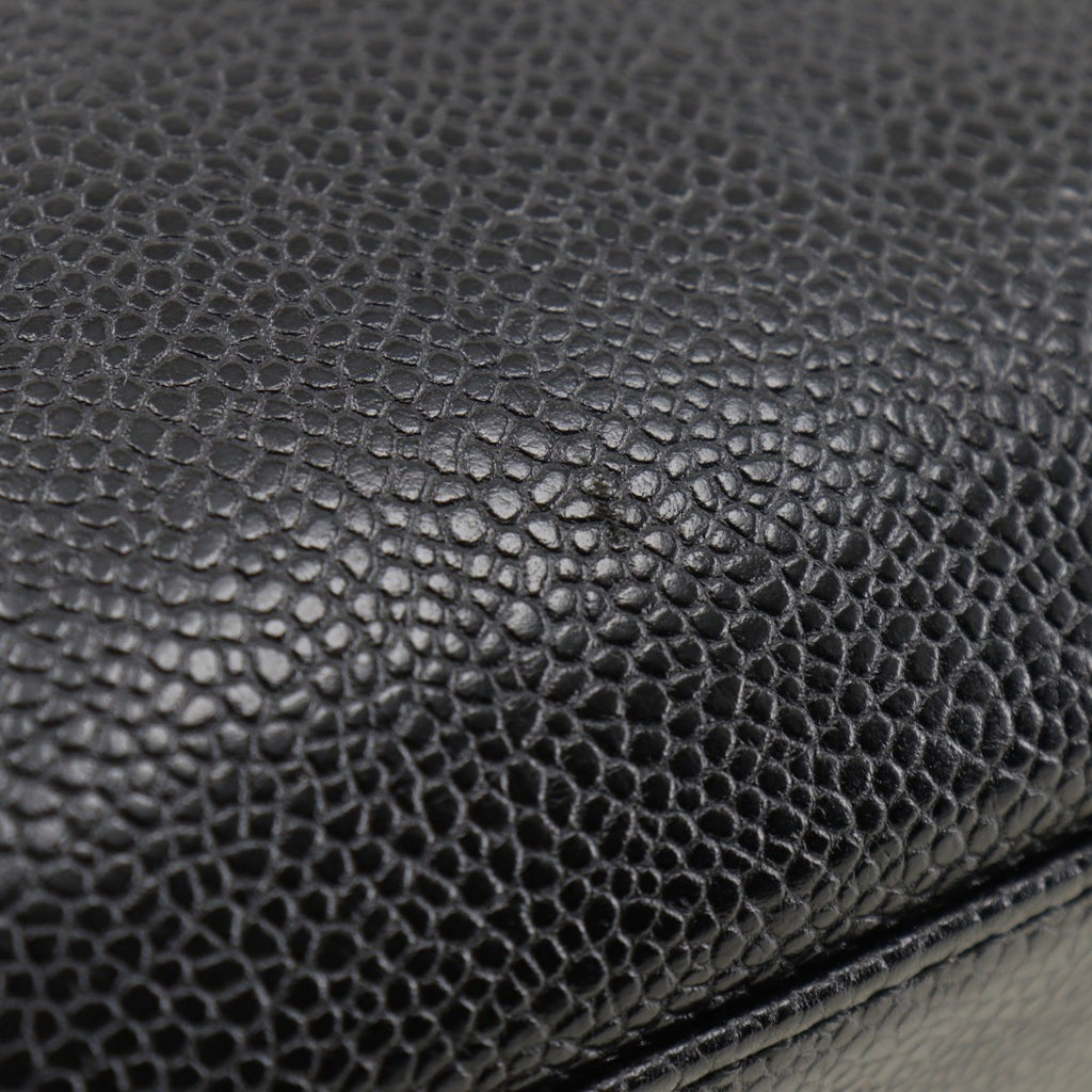 Chanel Black Caviar Leather Handbag (Pre-Owned)