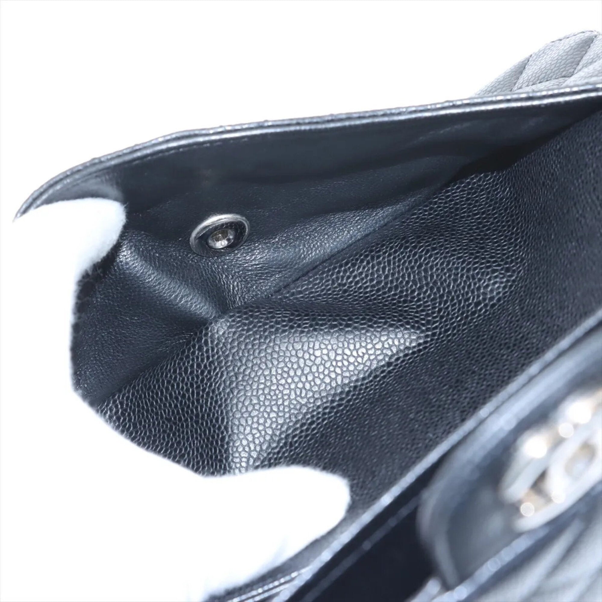 Chanel Matelasse Black Leather Shoulder Bag (Pre-Owned)