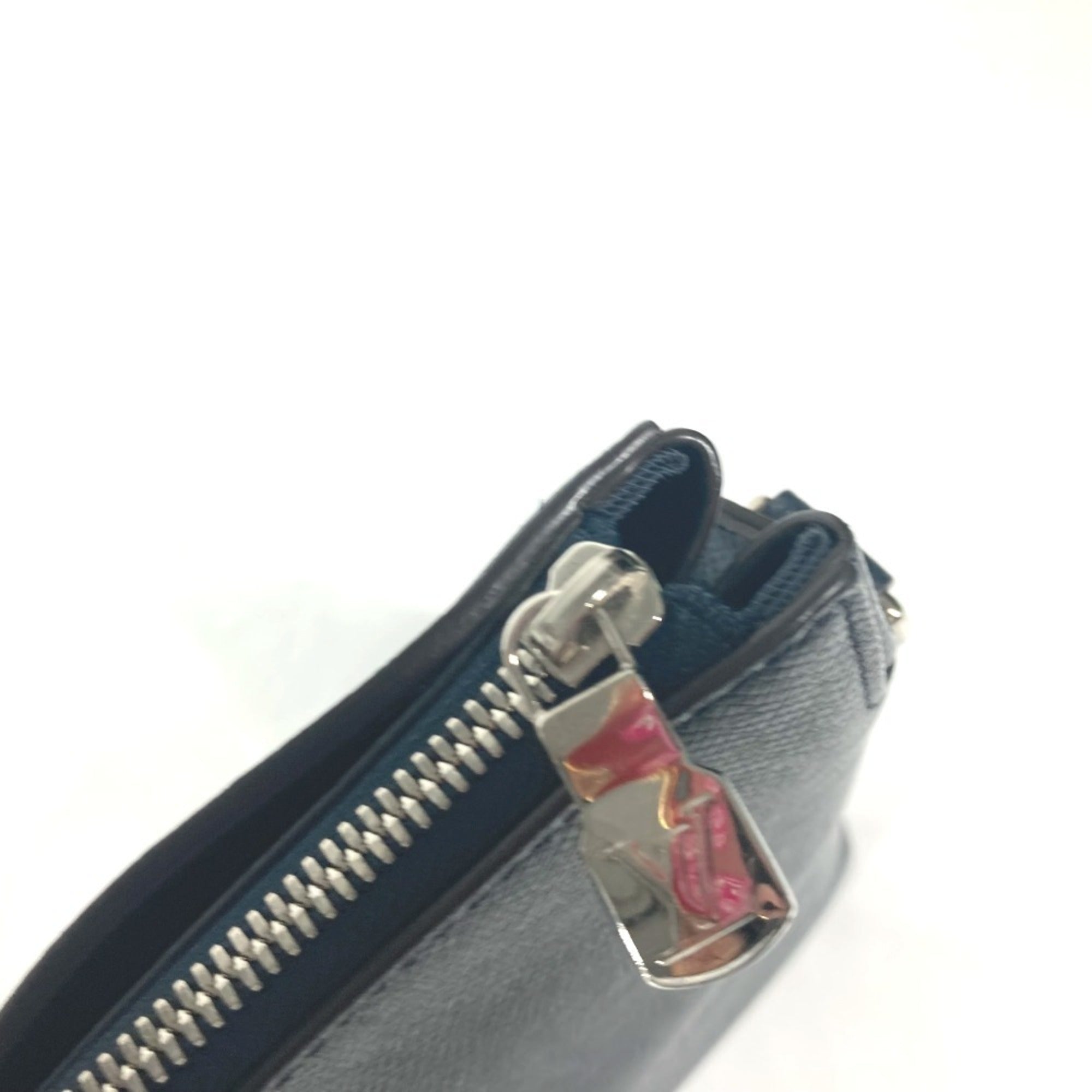 Louis Vuitton Navy Taiga Leather Shoulder Bag (Pre-Owned)