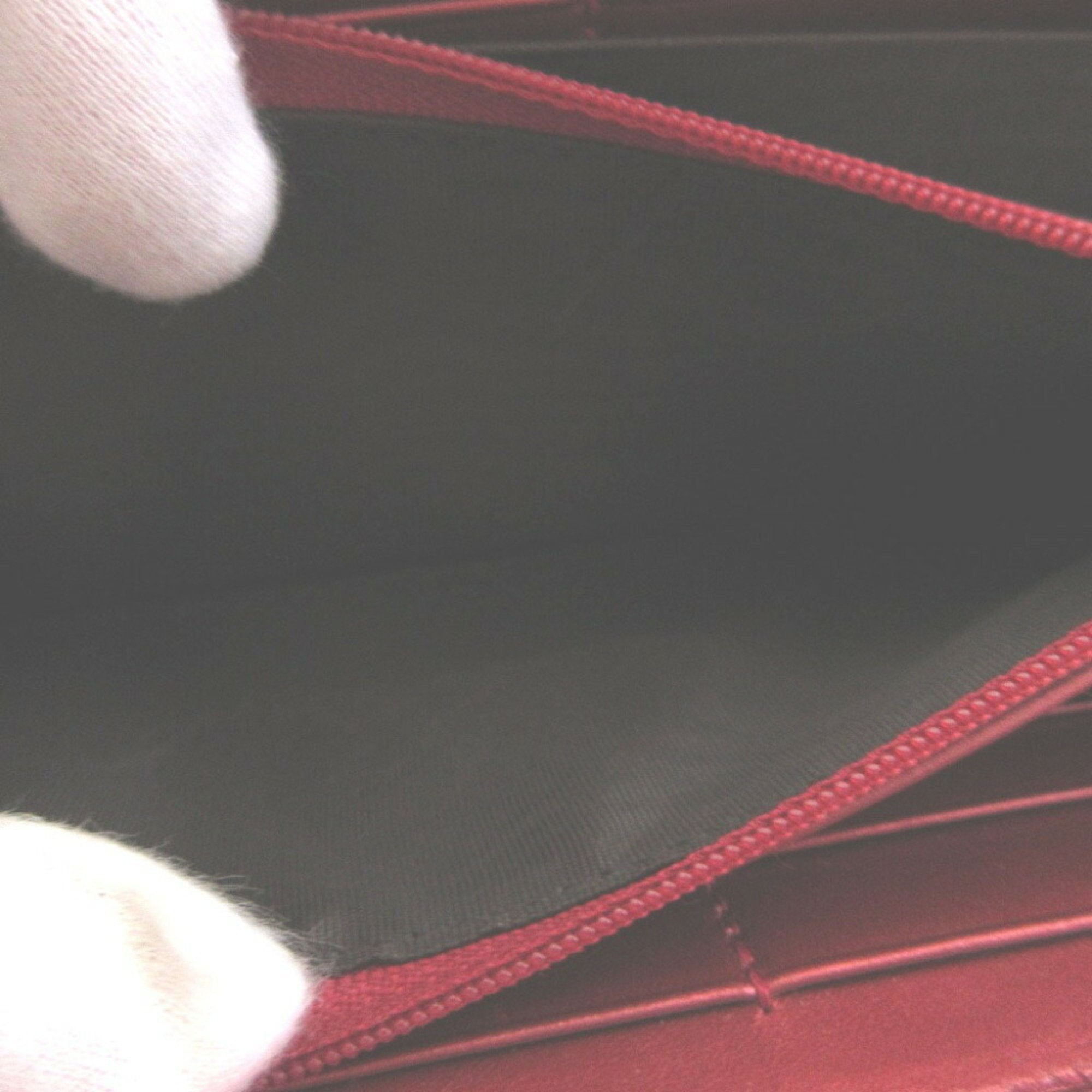 Gucci Red Color Leather Long Wallet (Bi-Fold) (Pre-Owned)