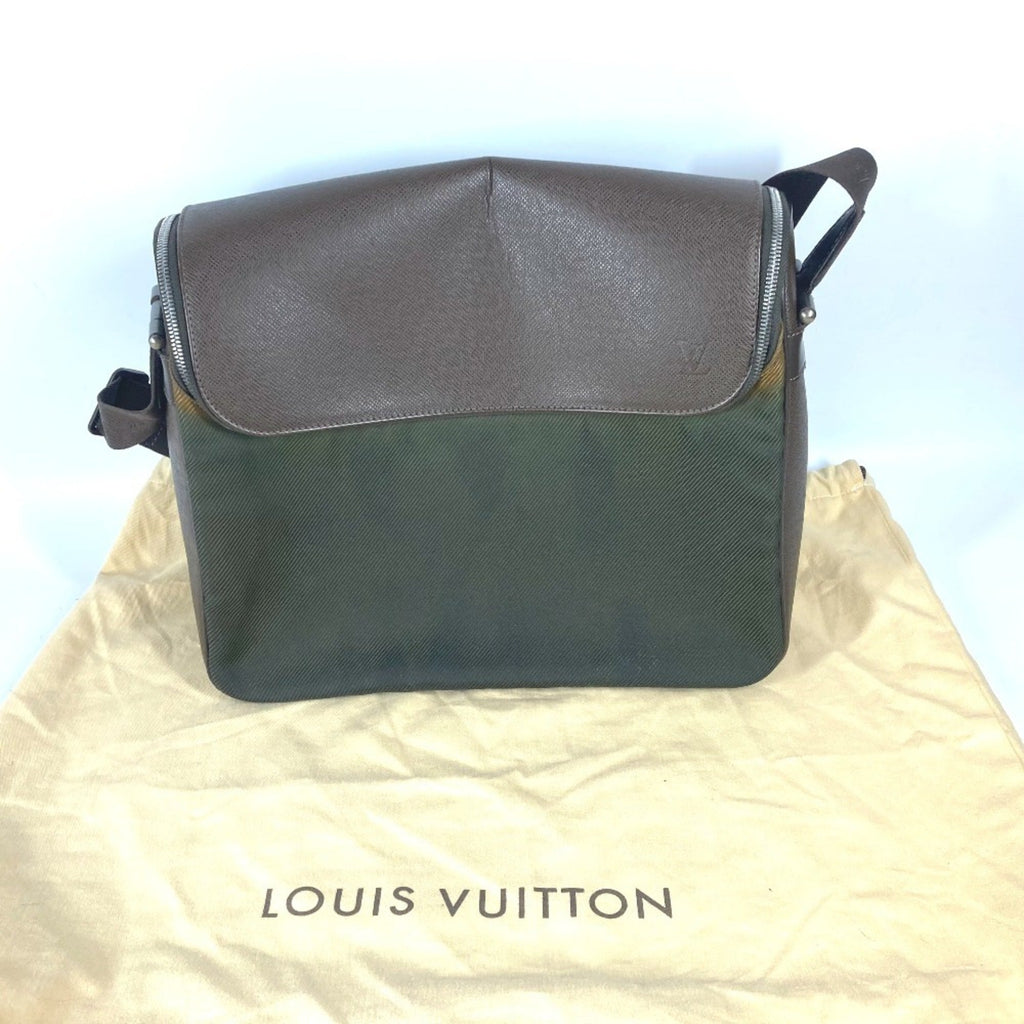 Louis Vuitton Brown Taiga Leather Nylon Messenger Bag Shoulder Bag (Pre-Owned)