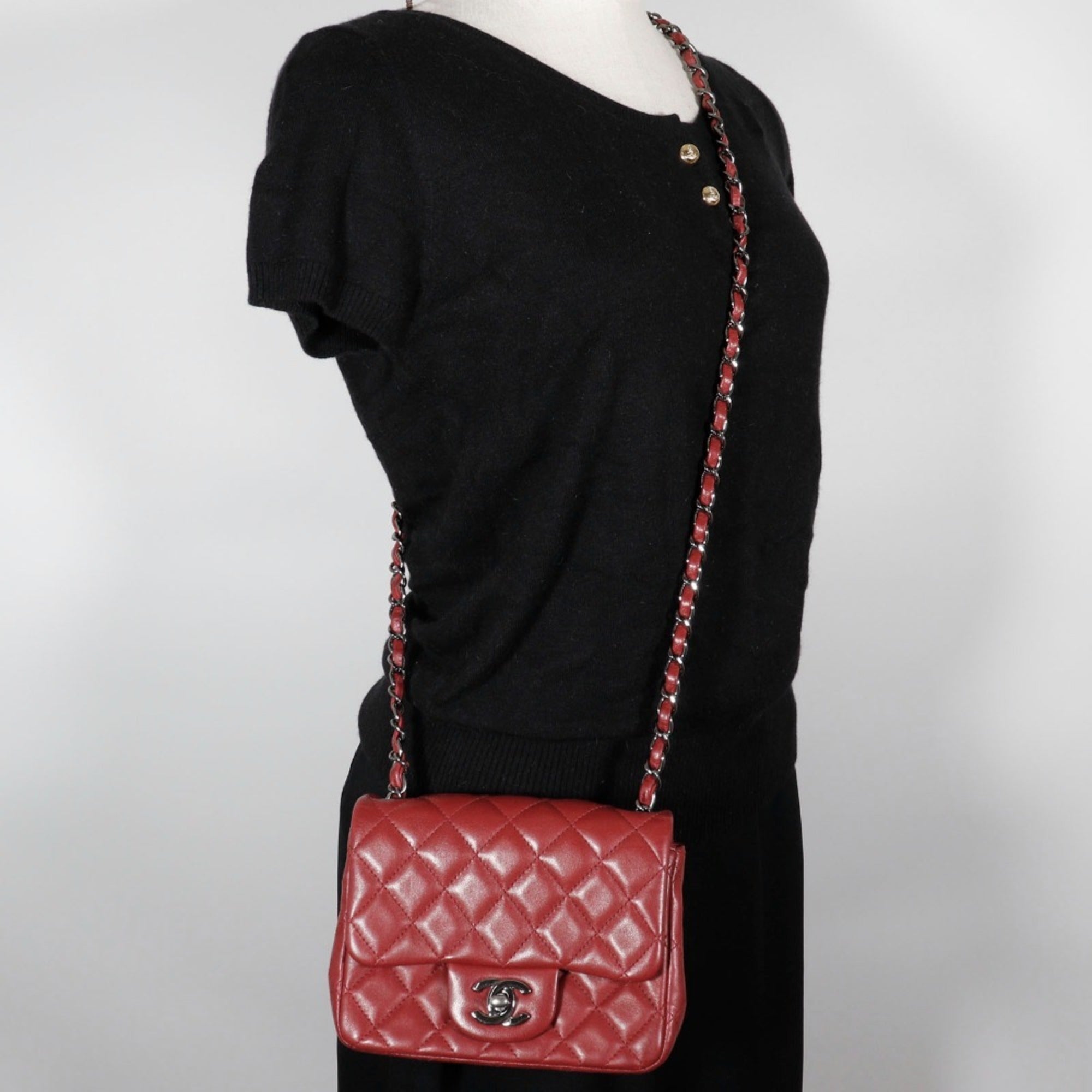 Chanel Red Color Leather Shoulder Bag (Pre-Owned)