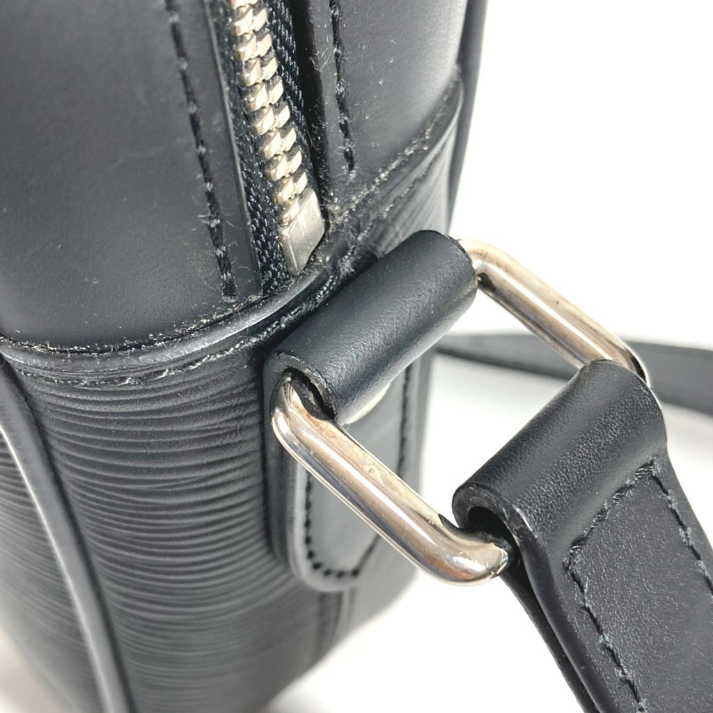 Louis Vuitton Black Epi Leather Pochette Shoulder Bag (Pre-Owned)