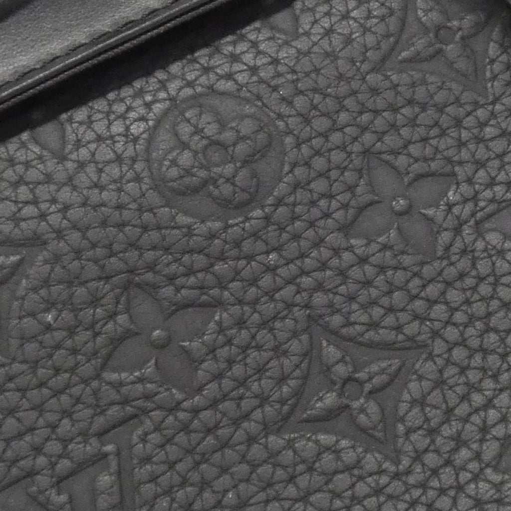 Louis Vuitton Black Leather Shoulder Bag (Pre-Owned)