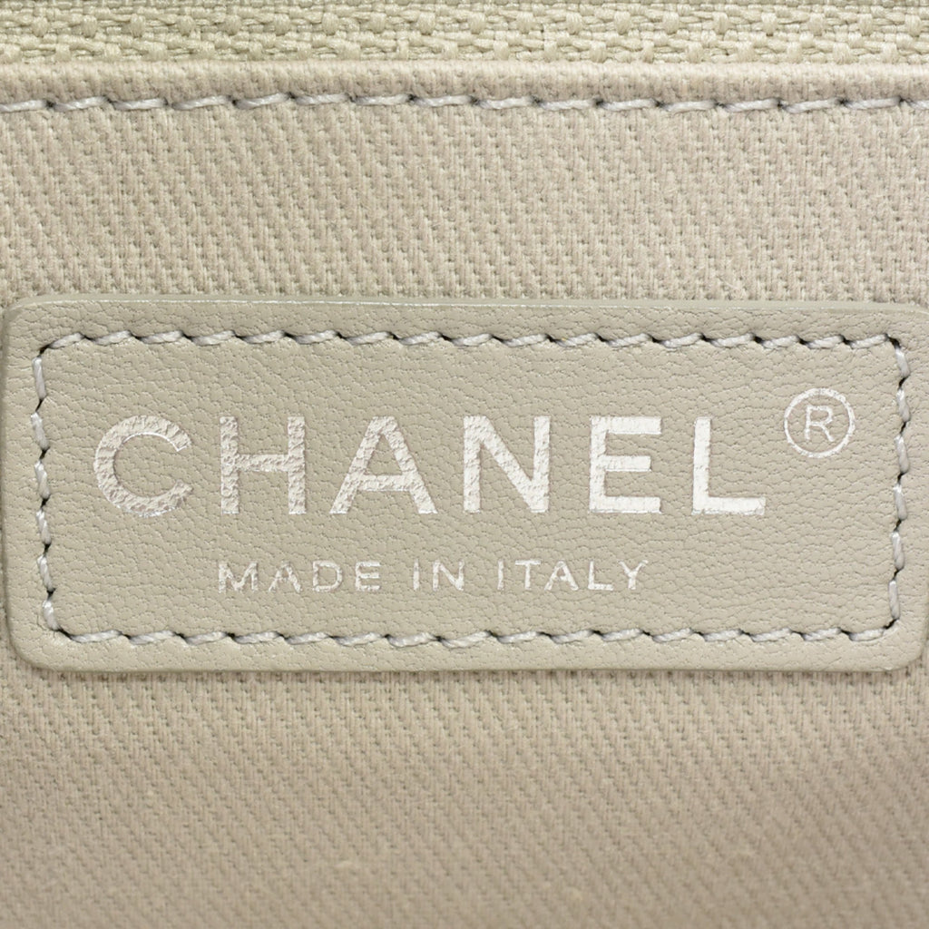 Chanel Off-White Grained Calfskin Shoulder Bag (Pre-Owned)