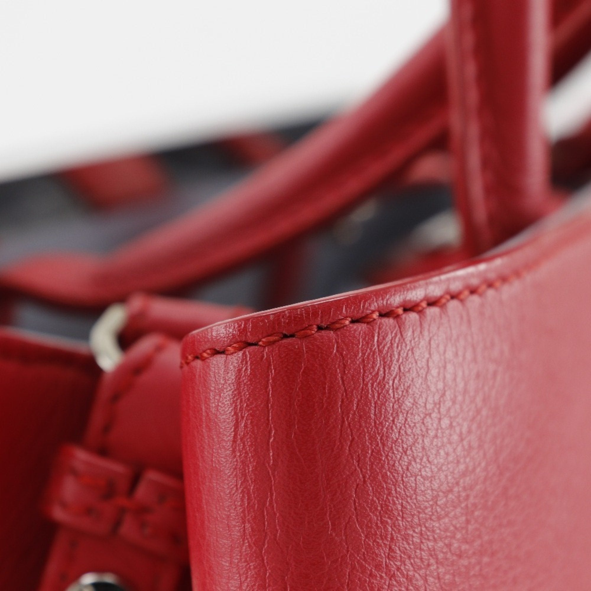 Fendi Red Color Leather Handbag (Pre-Owned)