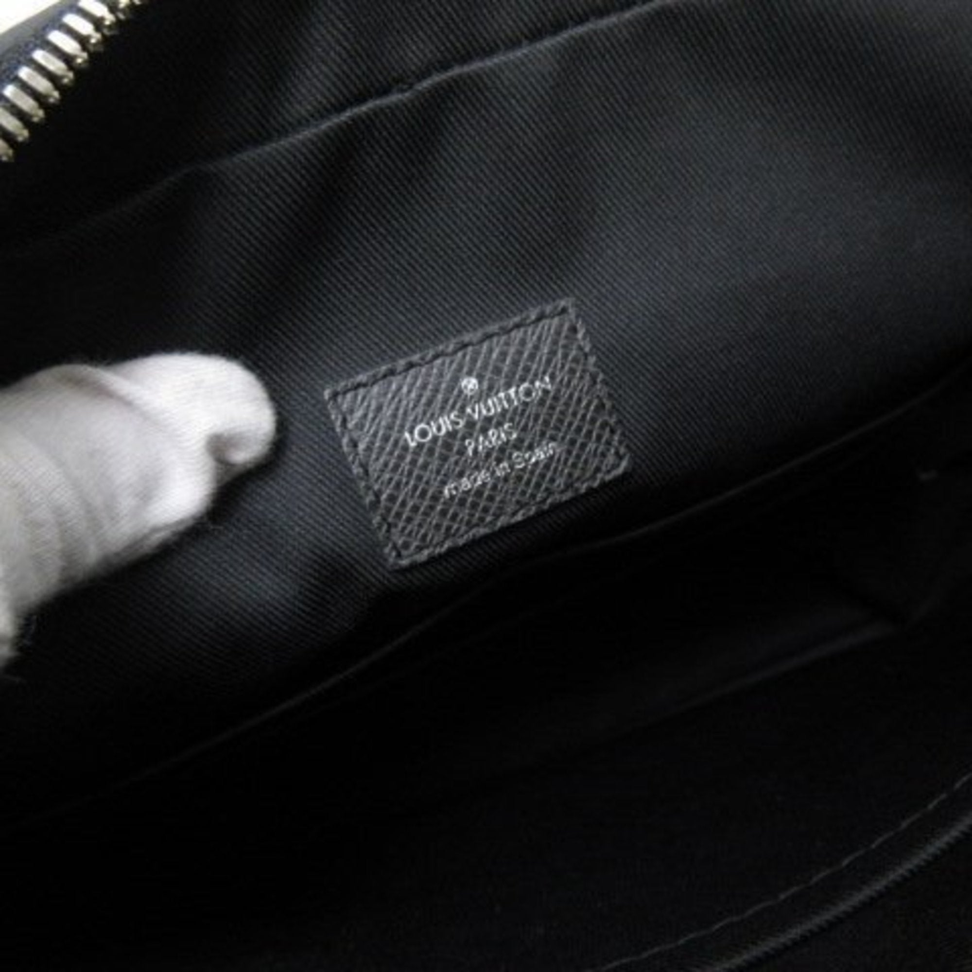 Louis Vuitton Ardoise Taiga Leather Messenger Bag Shoulder Bag (Pre-Owned)