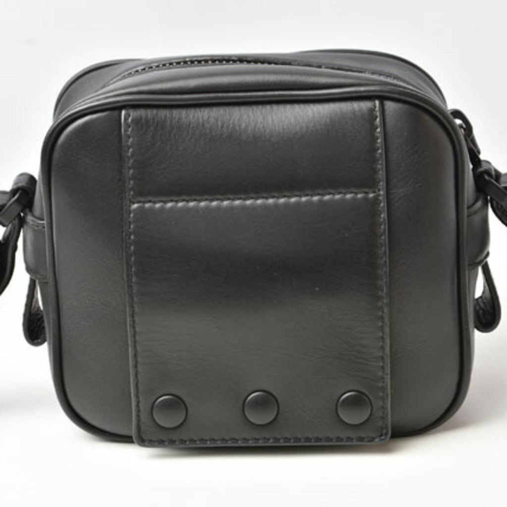 Bottega Veneta Black Leather Pouch Shoulder Bag (Pre-Owned)
