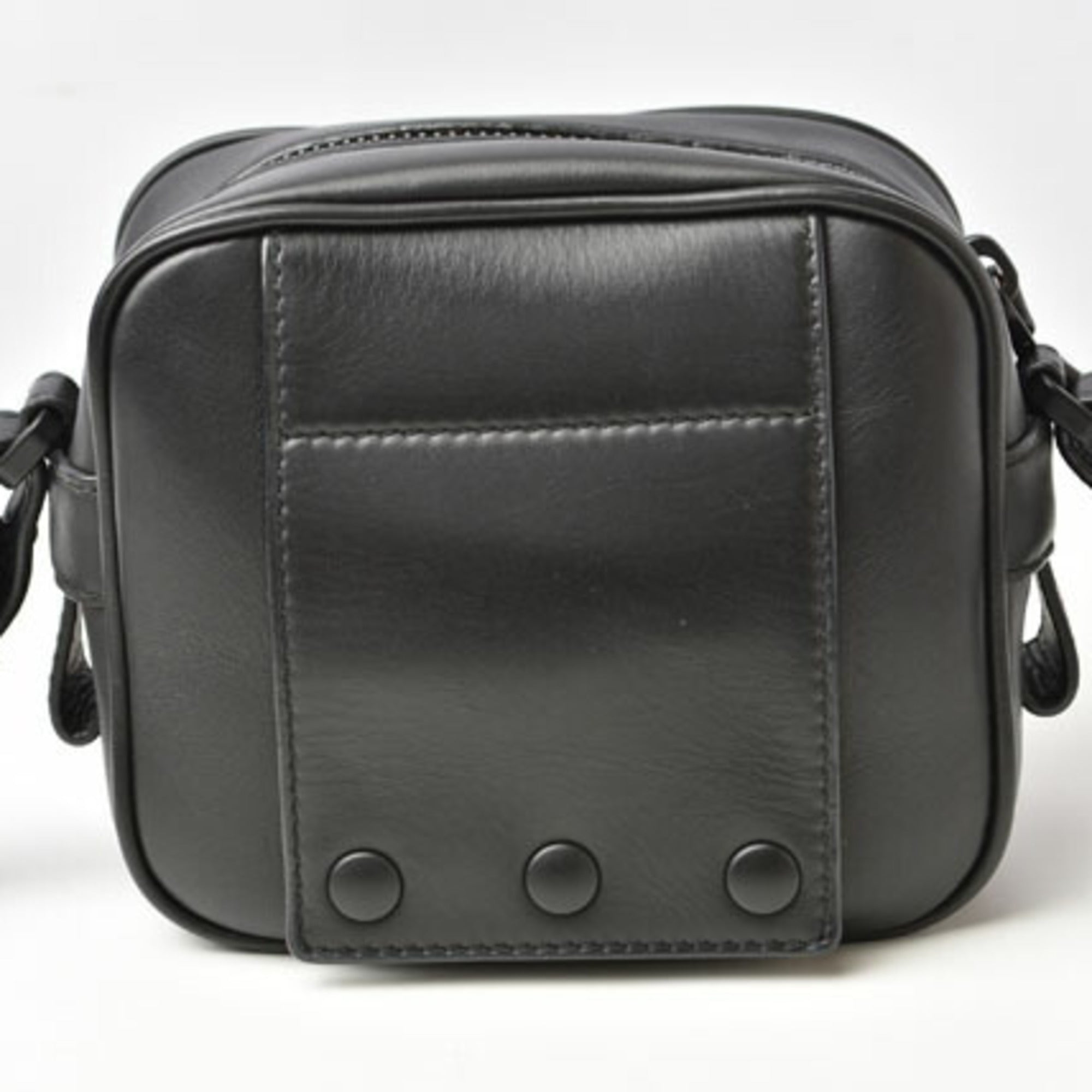 Bottega Veneta Black Leather Pouch Shoulder Bag (Pre-Owned)