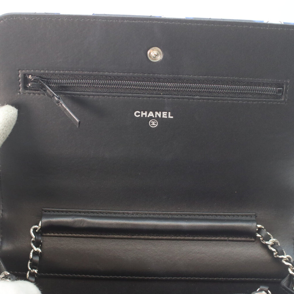 Chanel Black Blue Leather Shoulder Bag (Pre-Owned)