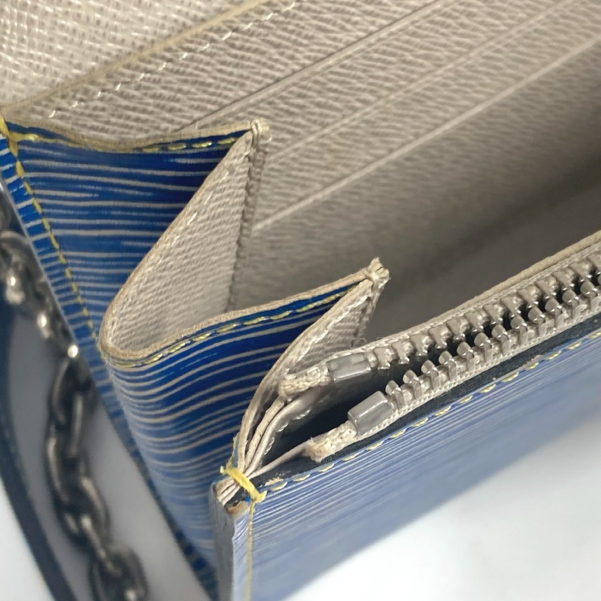 Louis Vuitton Epi Blue Epi Leather Shoulder Bag (Pre-Owned)