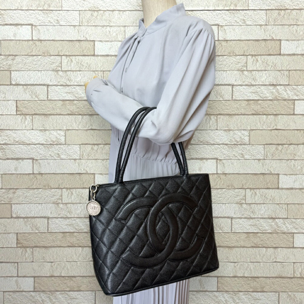 Chanel Caviar Skin Black Caviar Leather Tote Bag (Pre-Owned)
