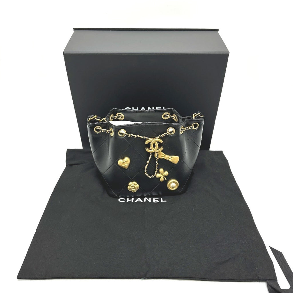 Chanel Black Leather Shoulder Bag (Pre-Owned)