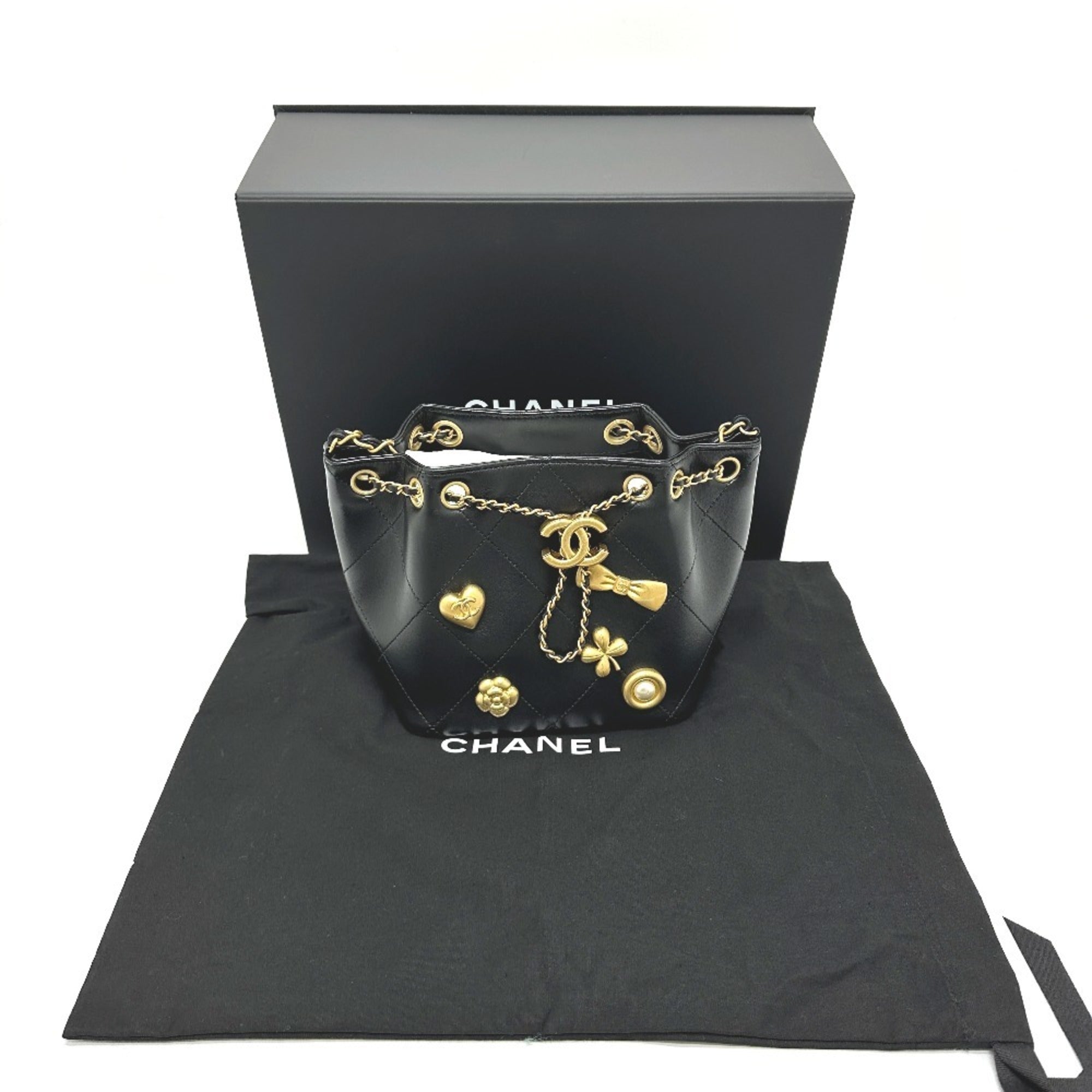 Chanel Black Leather Shoulder Bag (Pre-Owned)