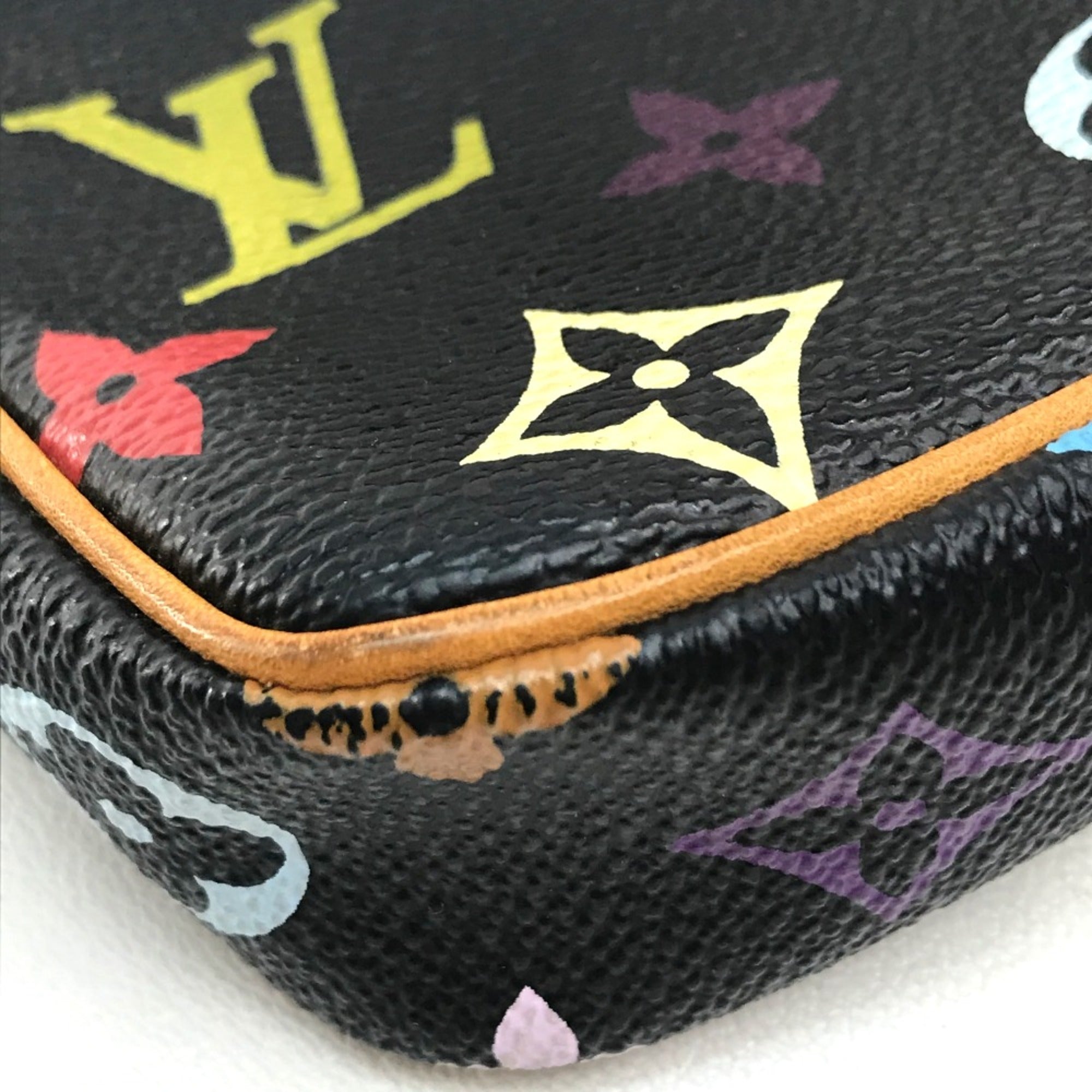 Louis Vuitton Black Other Pouch (Pre-Owned)