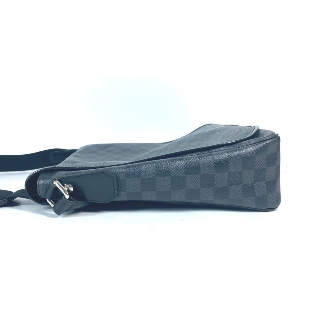 Louis Vuitton Black Damier Graphite Messenger Bag Shoulder Bag (Pre-Owned)