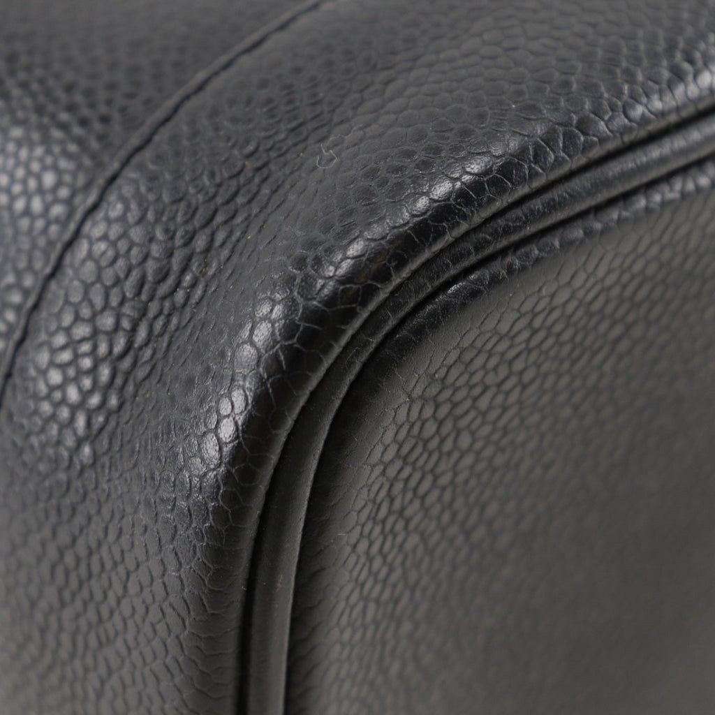 Chanel Caviar Leather Handbag (Pre-Owned)