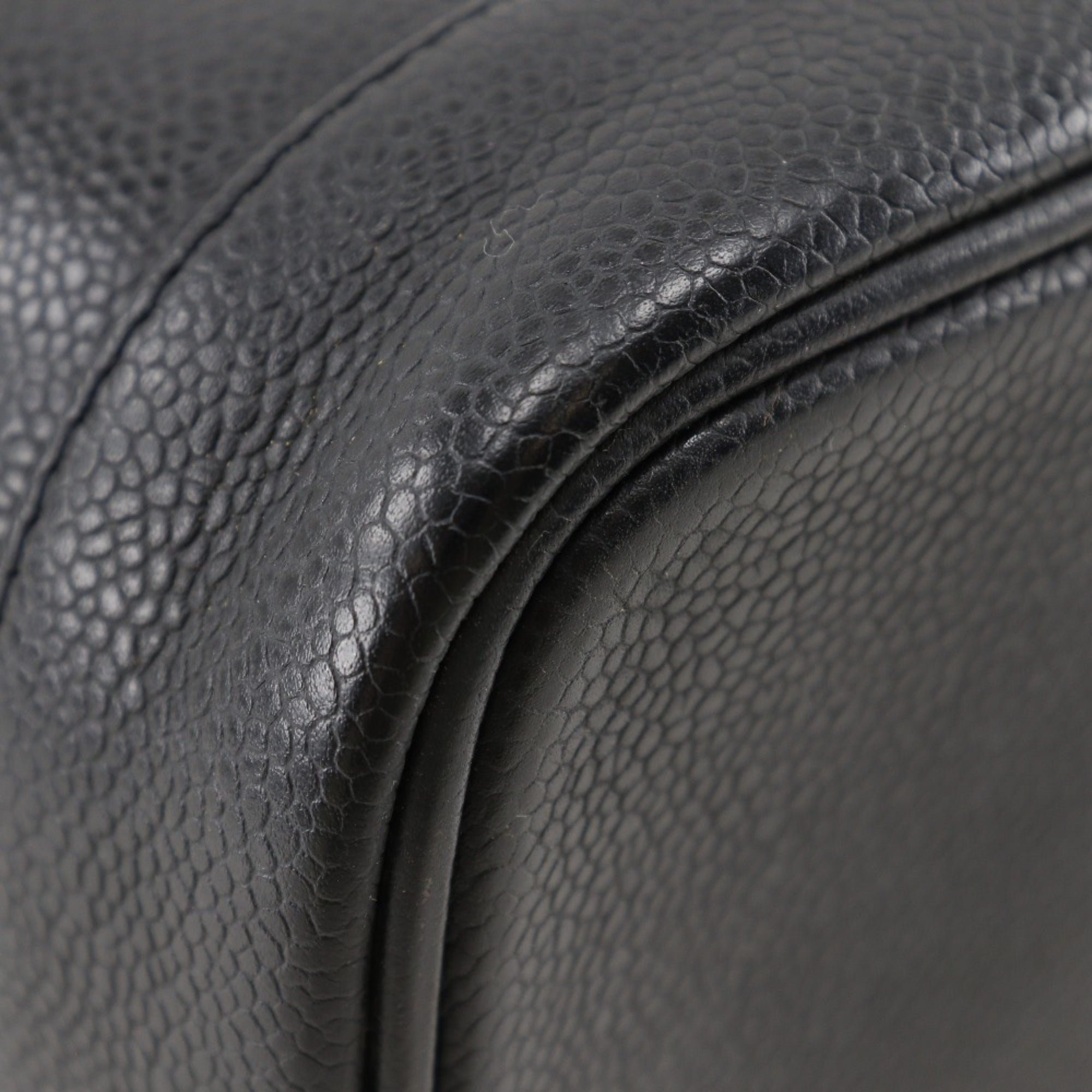 Chanel Caviar Leather Handbag (Pre-Owned)