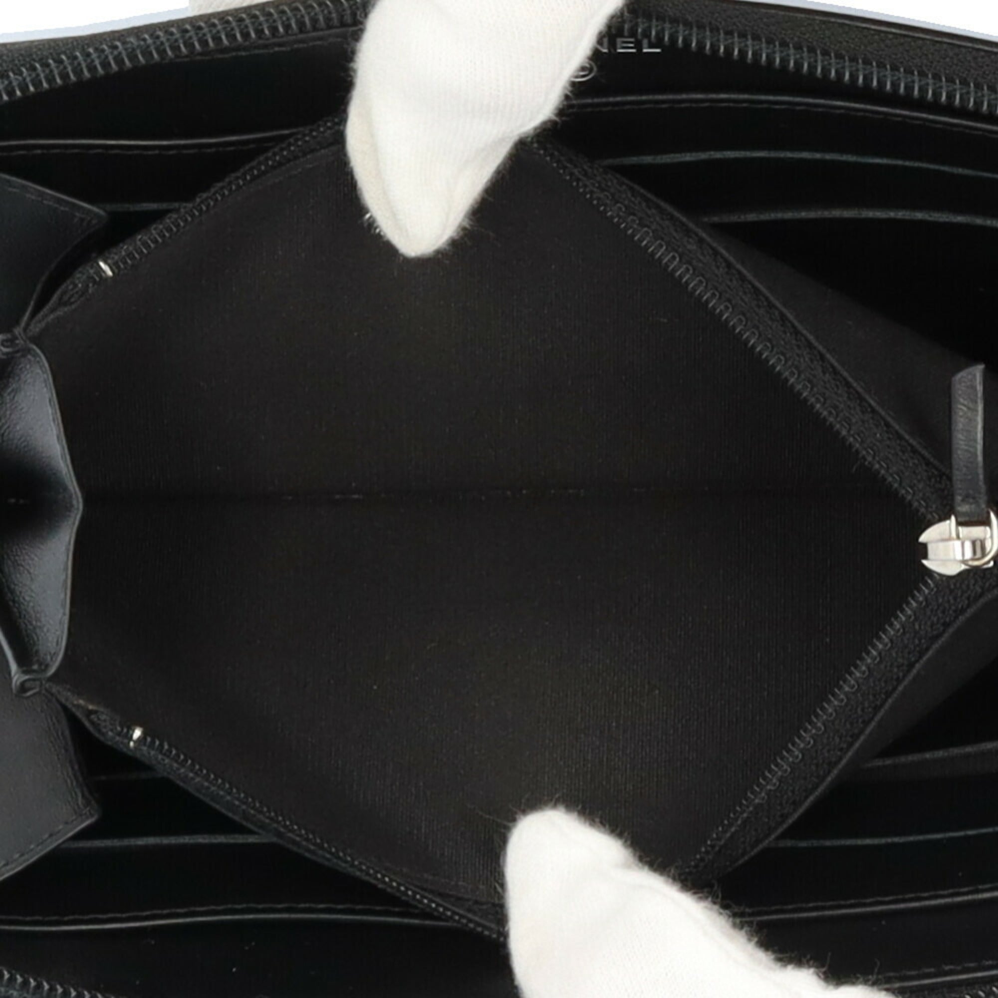 Chanel Black Leather Long Wallet (Bi-Fold) (Pre-Owned)
