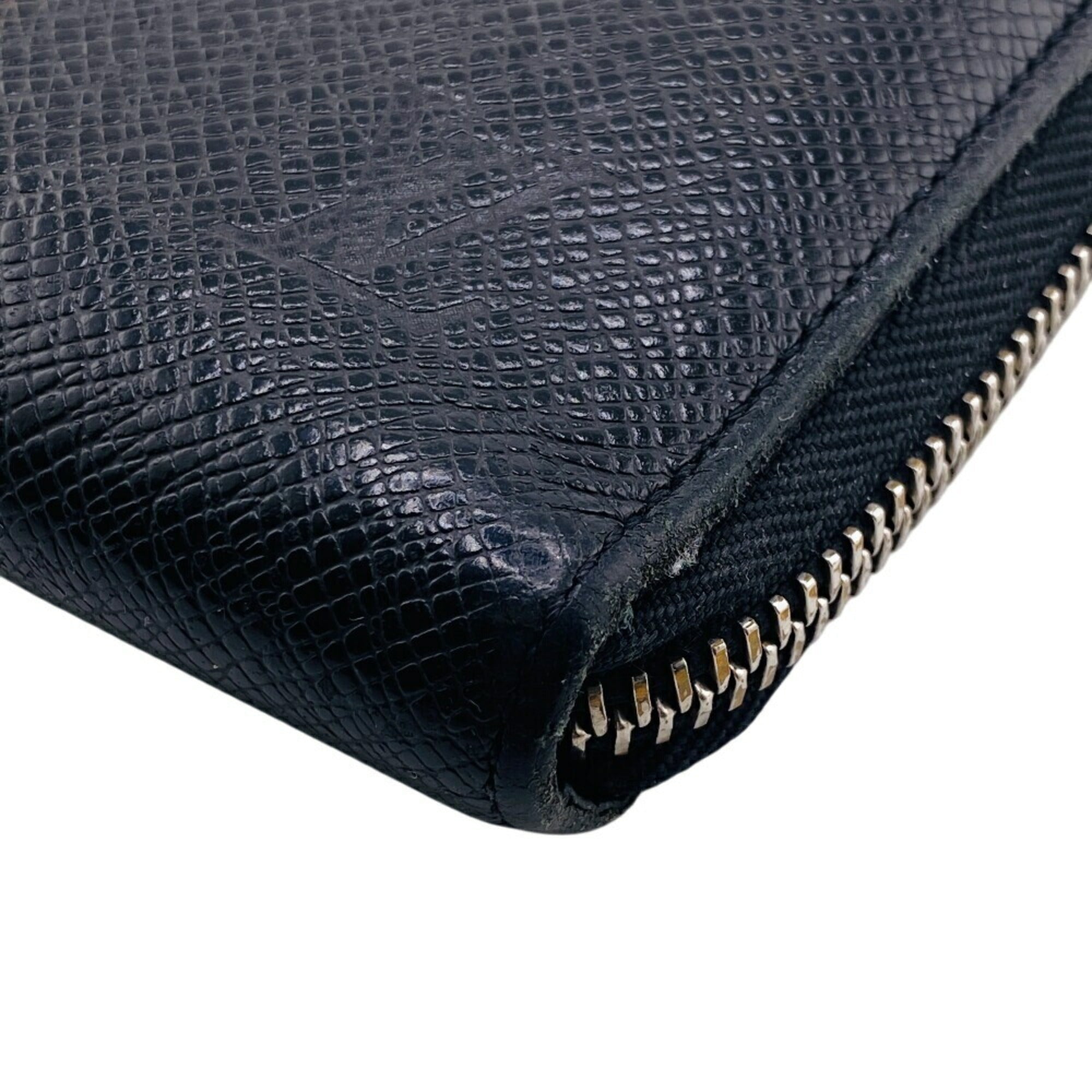 Louis Vuitton Taiga Black Leather Long Wallet (Bi-Fold) (Pre-Owned)