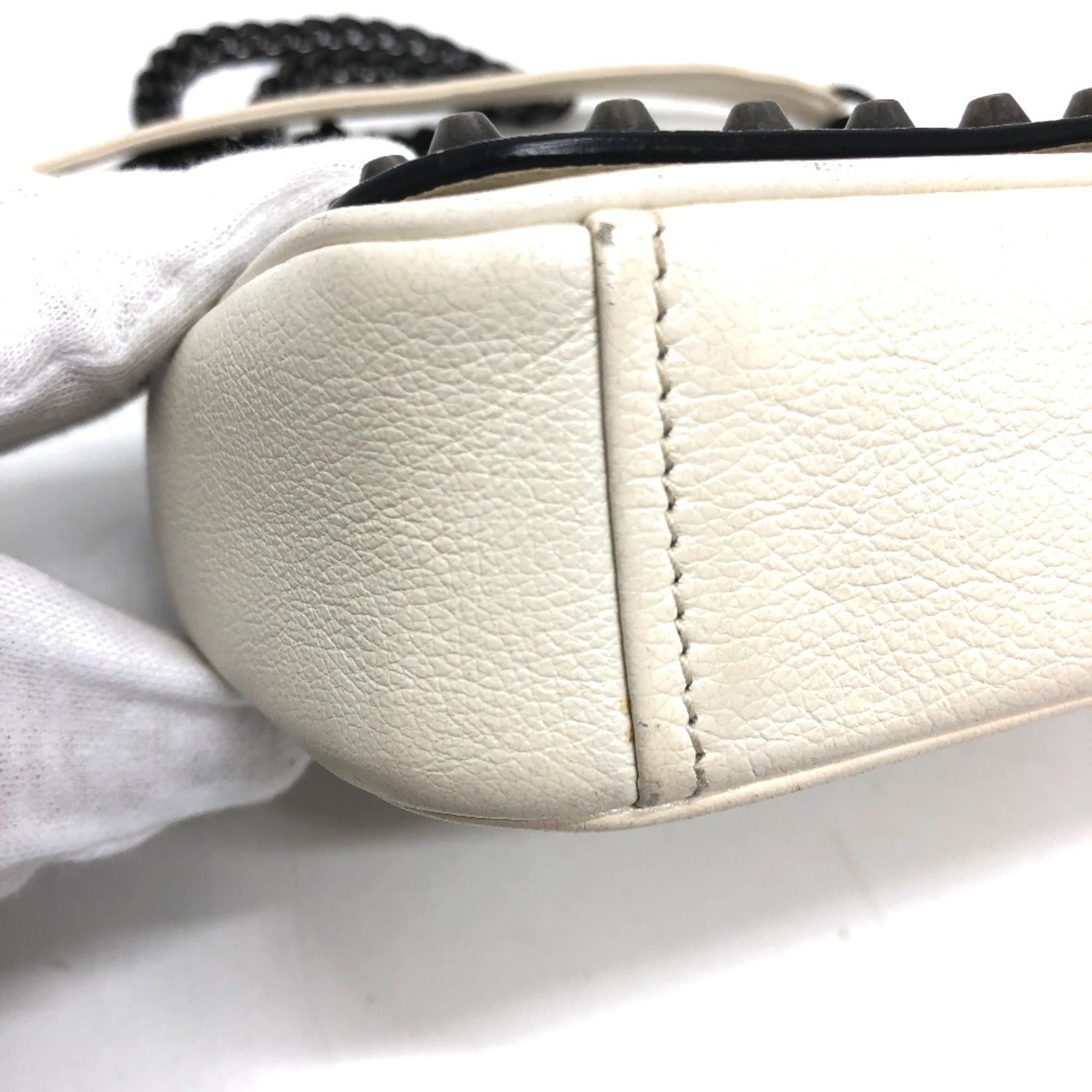 Prada White Leather Shoulder Bag (Pre-Owned)