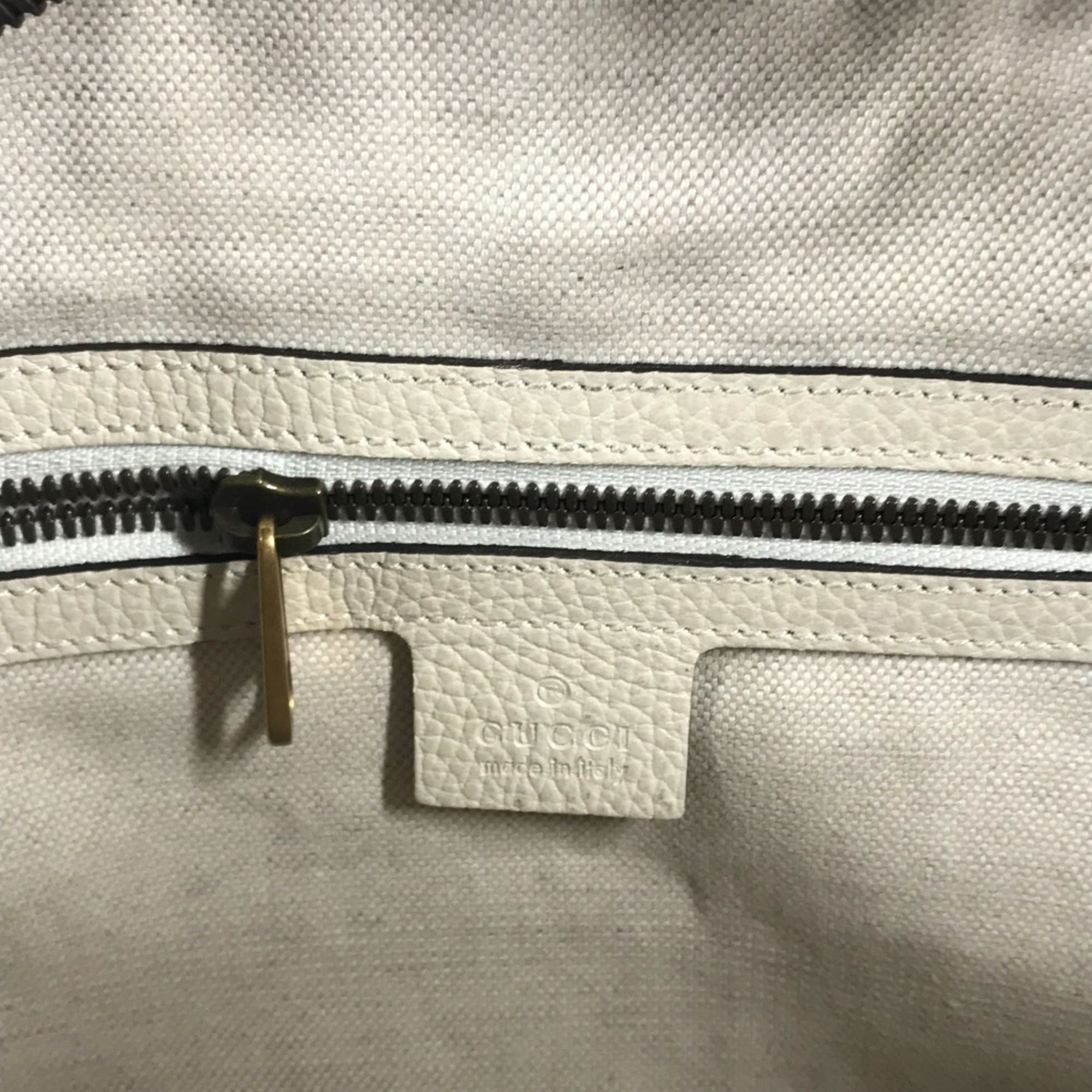 Gucci White Leather Messenger Bag Shoulder Bag (Pre-Owned)