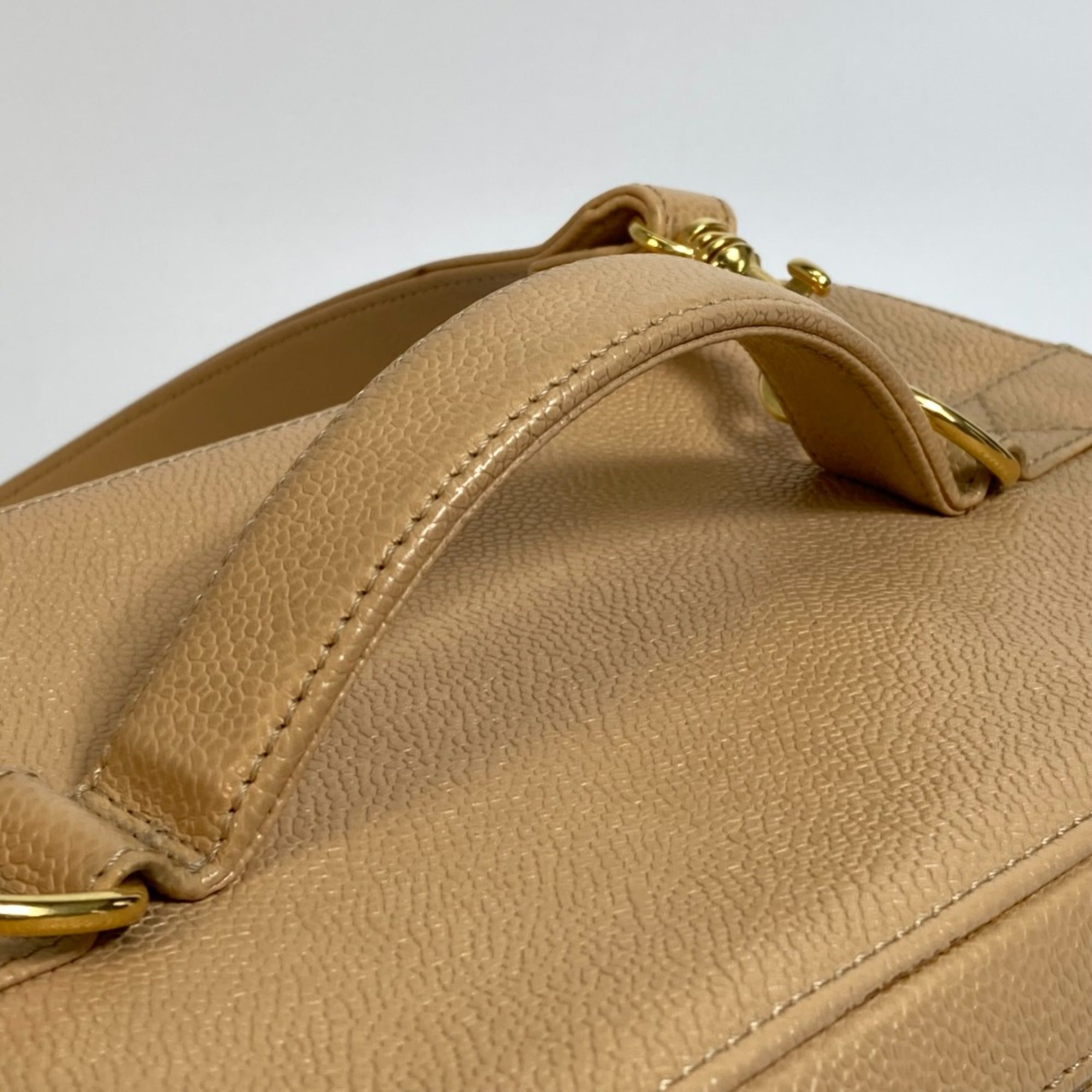 Chanel Beige Leather Shoulder Bag (Pre-Owned)