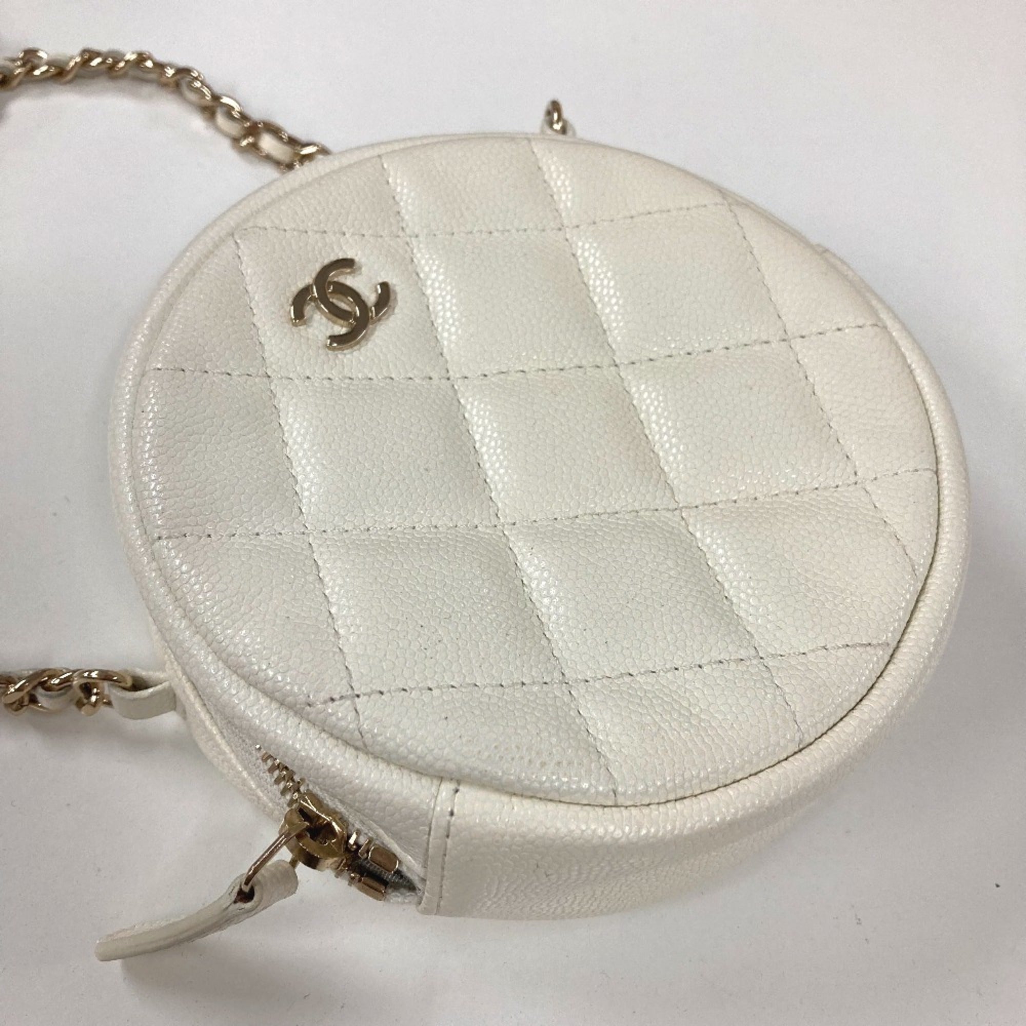 Chanel White Leather Shoulder Bag (Pre-Owned)
