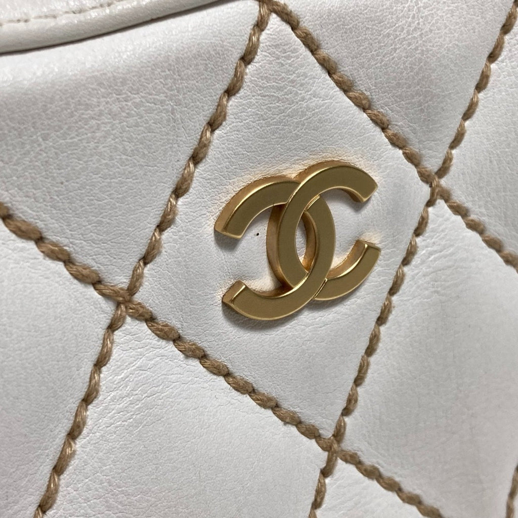 Chanel White Leather Handbag (Pre-Owned)