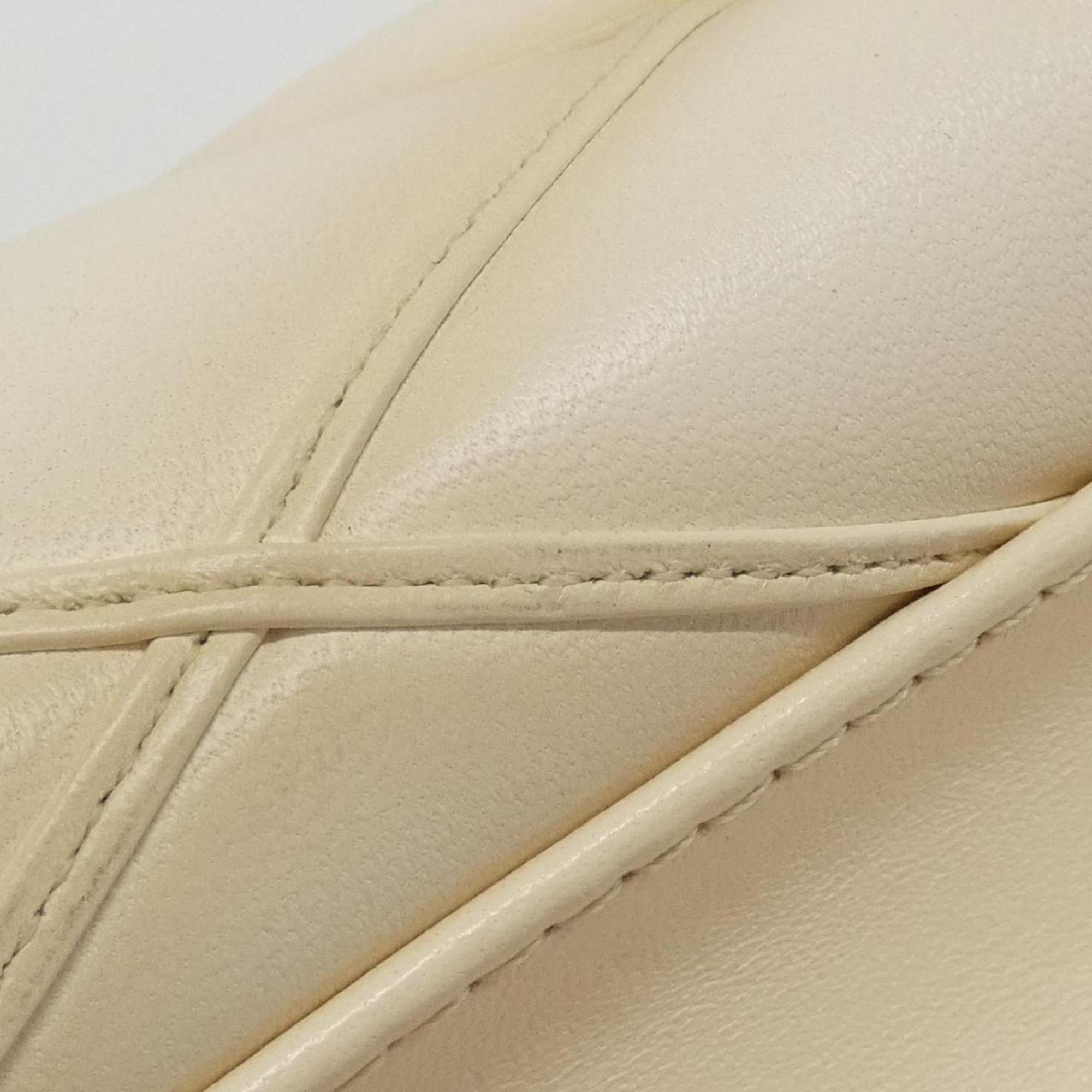 Louis Vuitton Gold Leather Handbag (Pre-Owned)