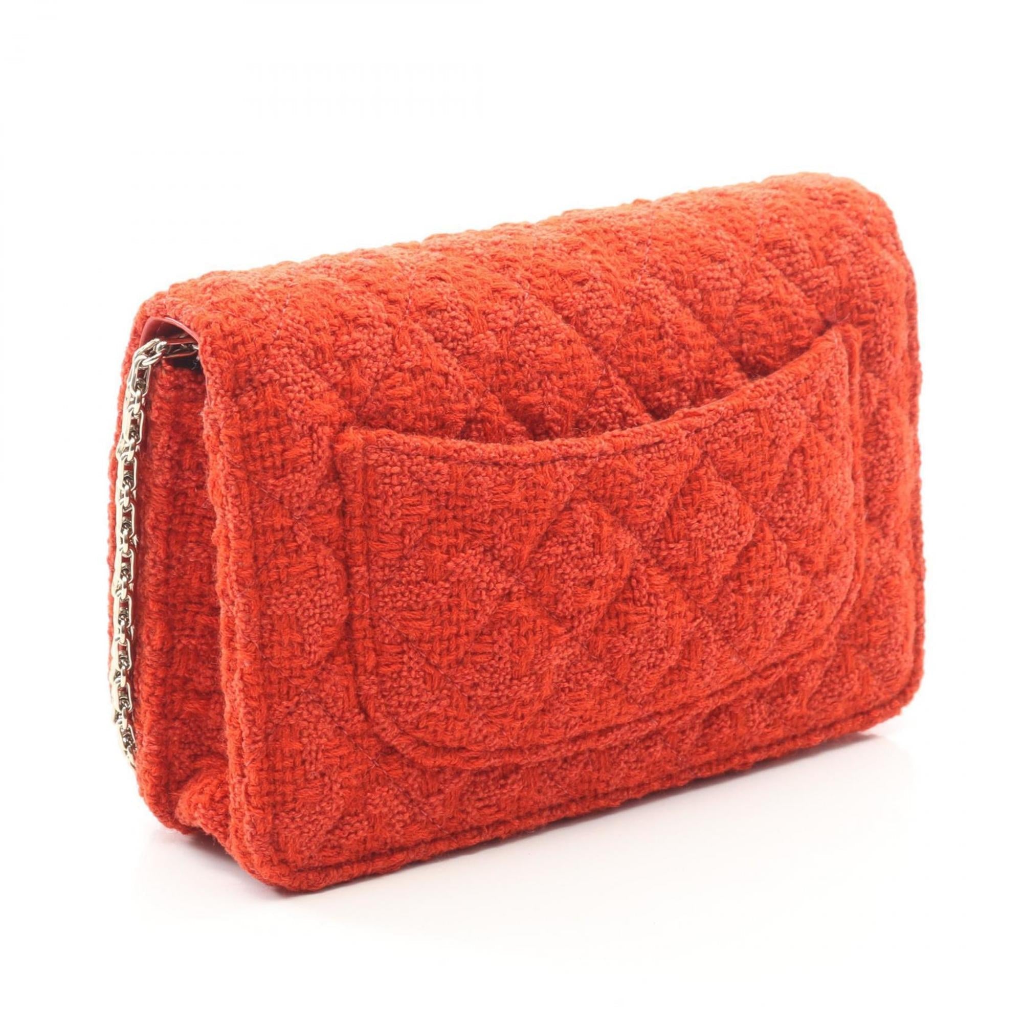 Chanel Red Color Fabric Shoulder Bag (Pre-Owned)